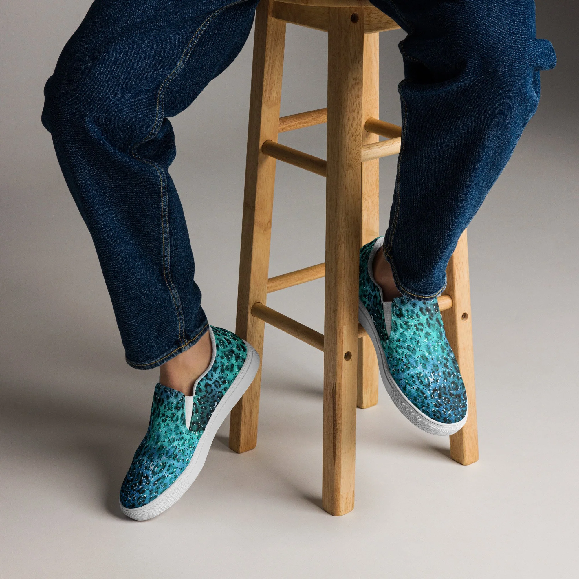 mens-slip-on-canvas-shoes-white-front-2-68b9e58362837.jpg