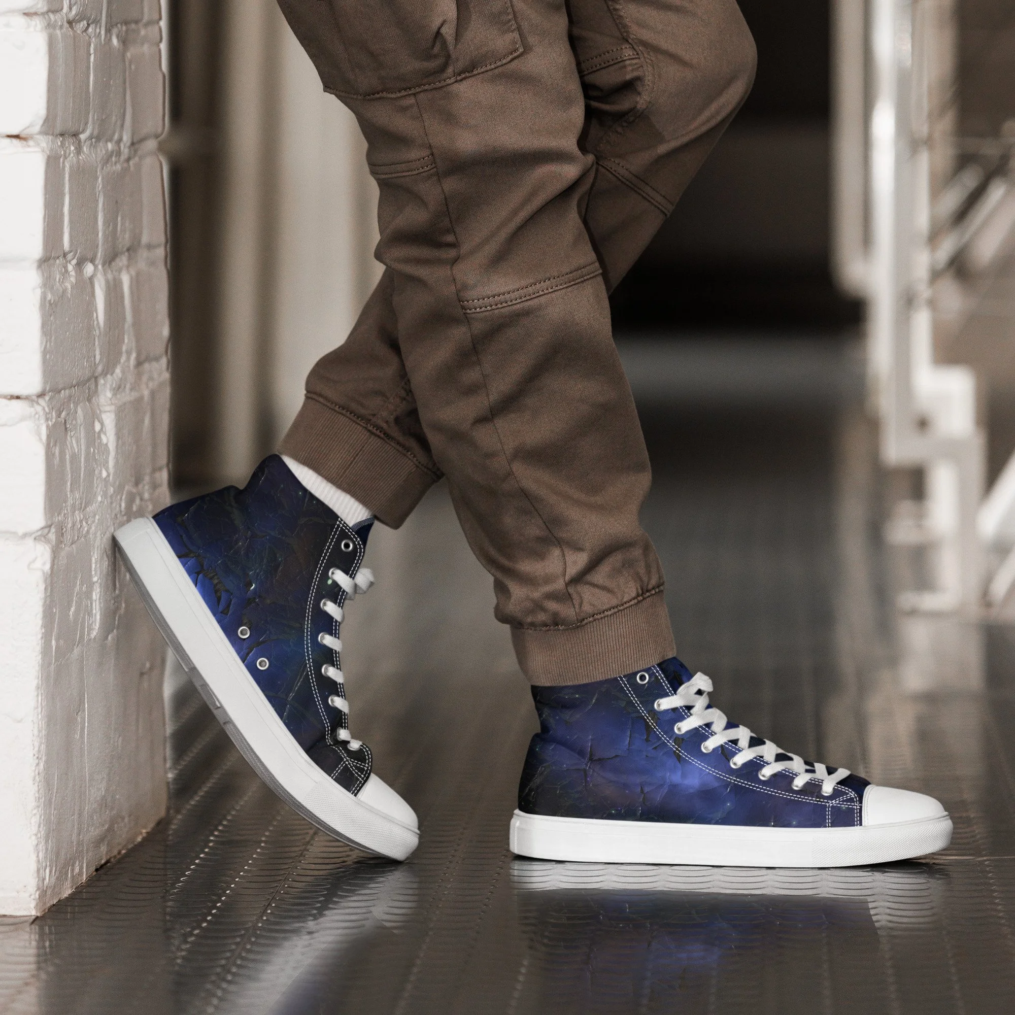 mens-high-top-canvas-shoes-white-right-2-6a910e5d75336.jpg