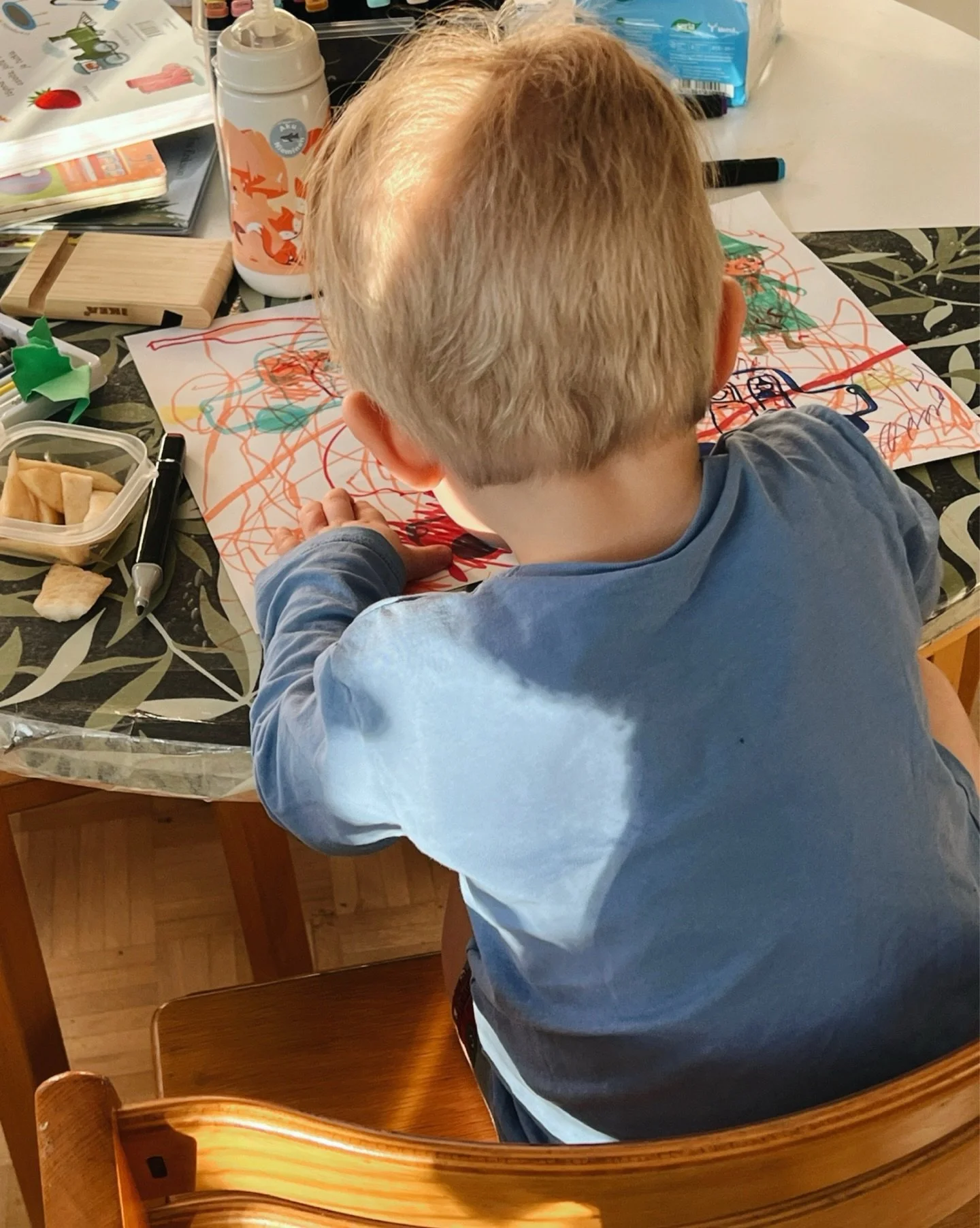 Auringon ihailua niin kodin joka nurkassa kuin pihalla ☀️

Min&auml; ja reilut 20 muuta perunakellarikerholaista olemme olleet nyt tyytyv&auml;isi&auml; (ks. vika kuva) 😊

~

Sun and more sun ☀️ 

#kev&auml;tt&auml;kohti #valoterapiaa #🥔kellarikerh