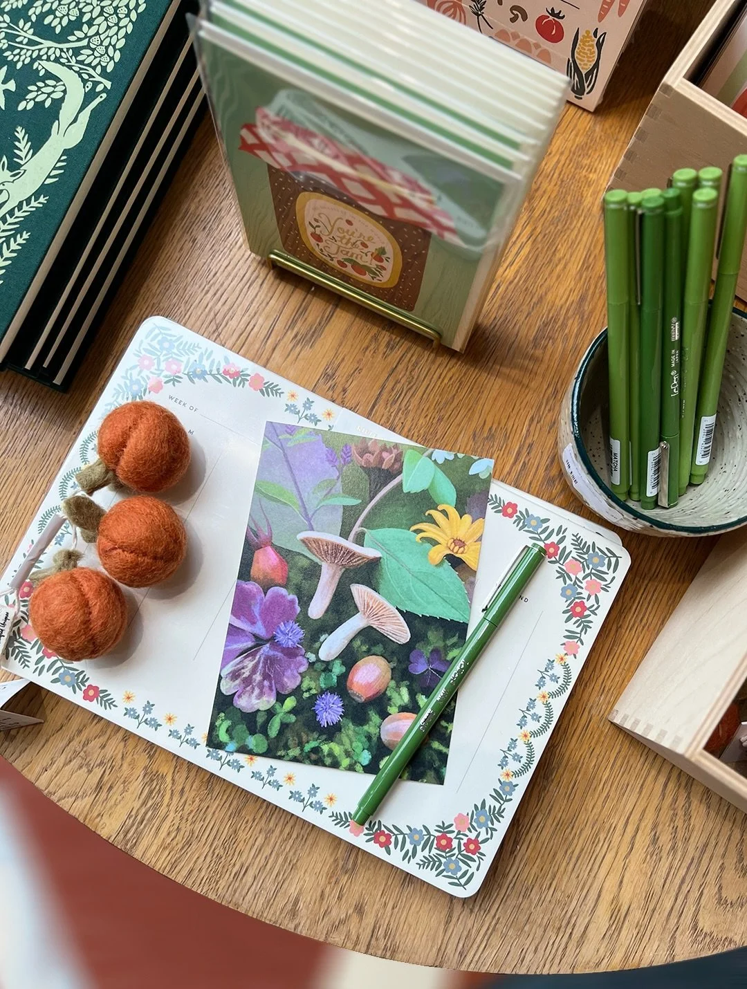 Tee syysretki Punavuoreen: Kuvittamiani postikortteja &amp; onnittelukortteja l&ouml;ytyy Helsingiss&auml; ihastuttavan Papershop Paperikaupan valikoimasta 💌 

Onnittelukorttien mukana tulevat kirjekuoret ja kaikki kortit on suunniteltu ja painettu 