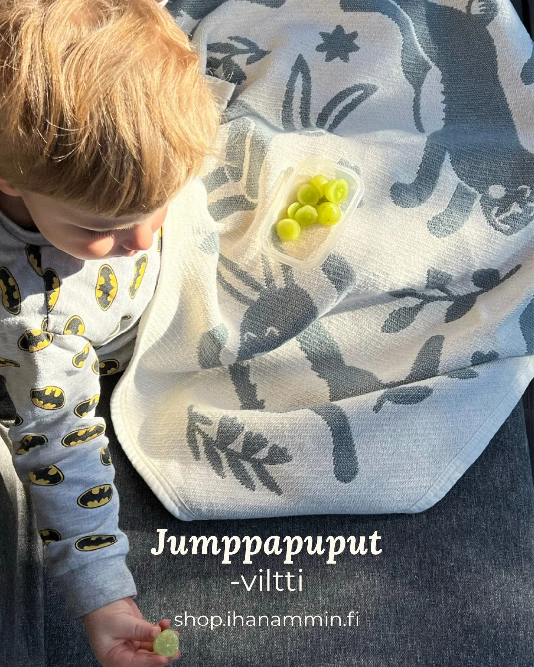 Ihastuitko edellisen &auml;itiyspakkauksen vilttiin? 🐰

Suunnittelemani Jumppapuput-viltti l&ouml;ytyy nettikaupastani shop.ihanammin.fi 

Meid&auml;n muksun kautta olen saanut seurata l&auml;helt&auml;, miten t&auml;llainen arkinen k&auml;ytt&ouml;