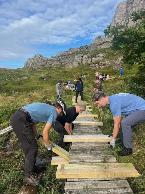 Dugnadsturisme bygging Foto Moa Björnson.jpeg