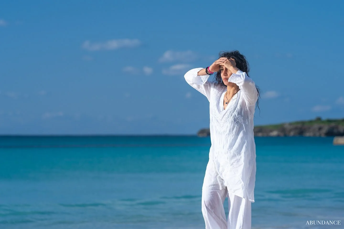 𝒜𝒷𝓊𝓃𝒹𝒶𝓃𝒸𝑒 𝒴𝑜𝑔𝒶 𝑅𝑒𝓉𝓇𝑒𝒶𝓉

A warm, beautiful and inviting space for the yoga upasana. And what a joy to is to do with the sounds of waves at the best location we could as for. 
3 days of Mantra Meditation &bull; Grounding Excercises 