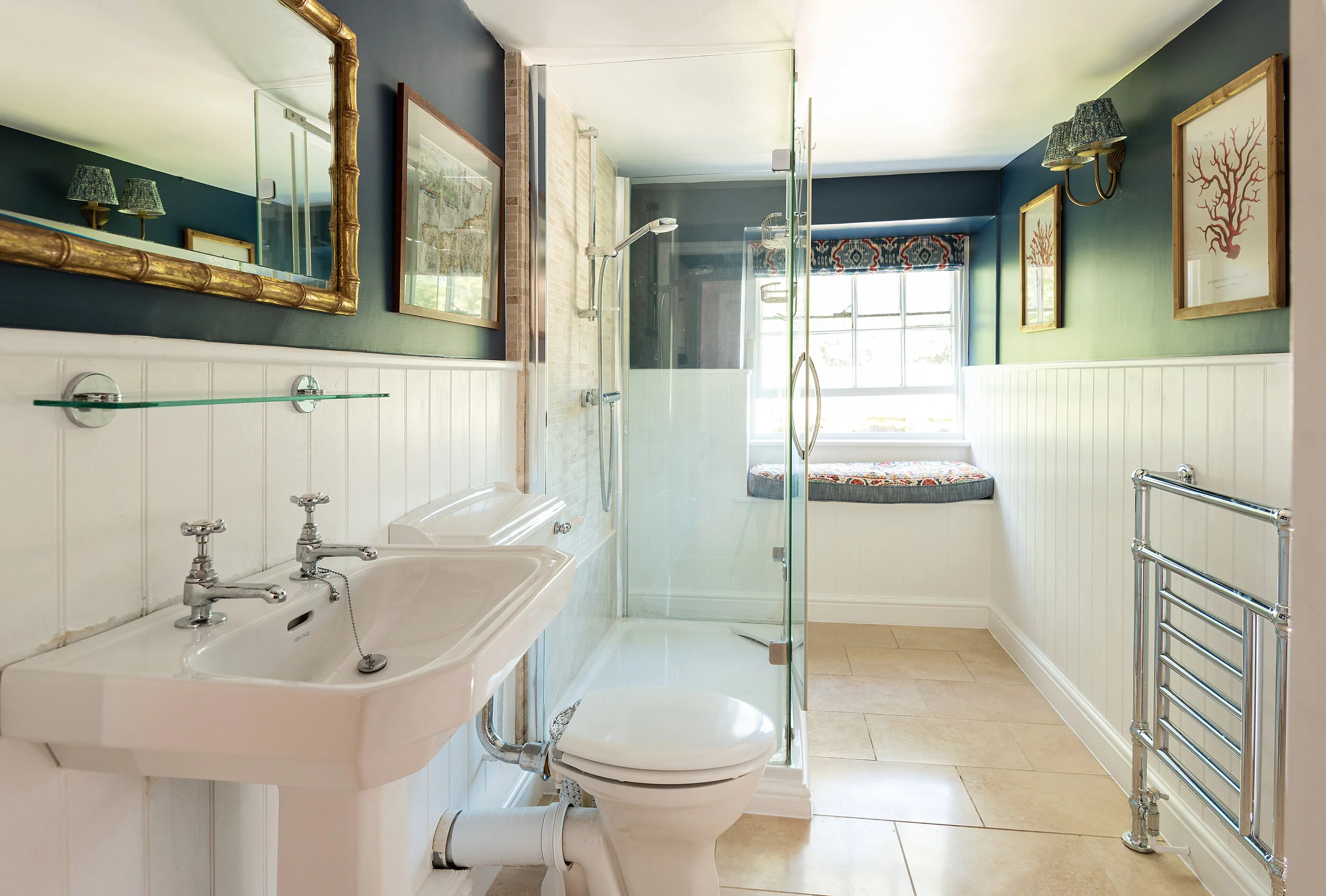 Master bedroom ensuite.jpg