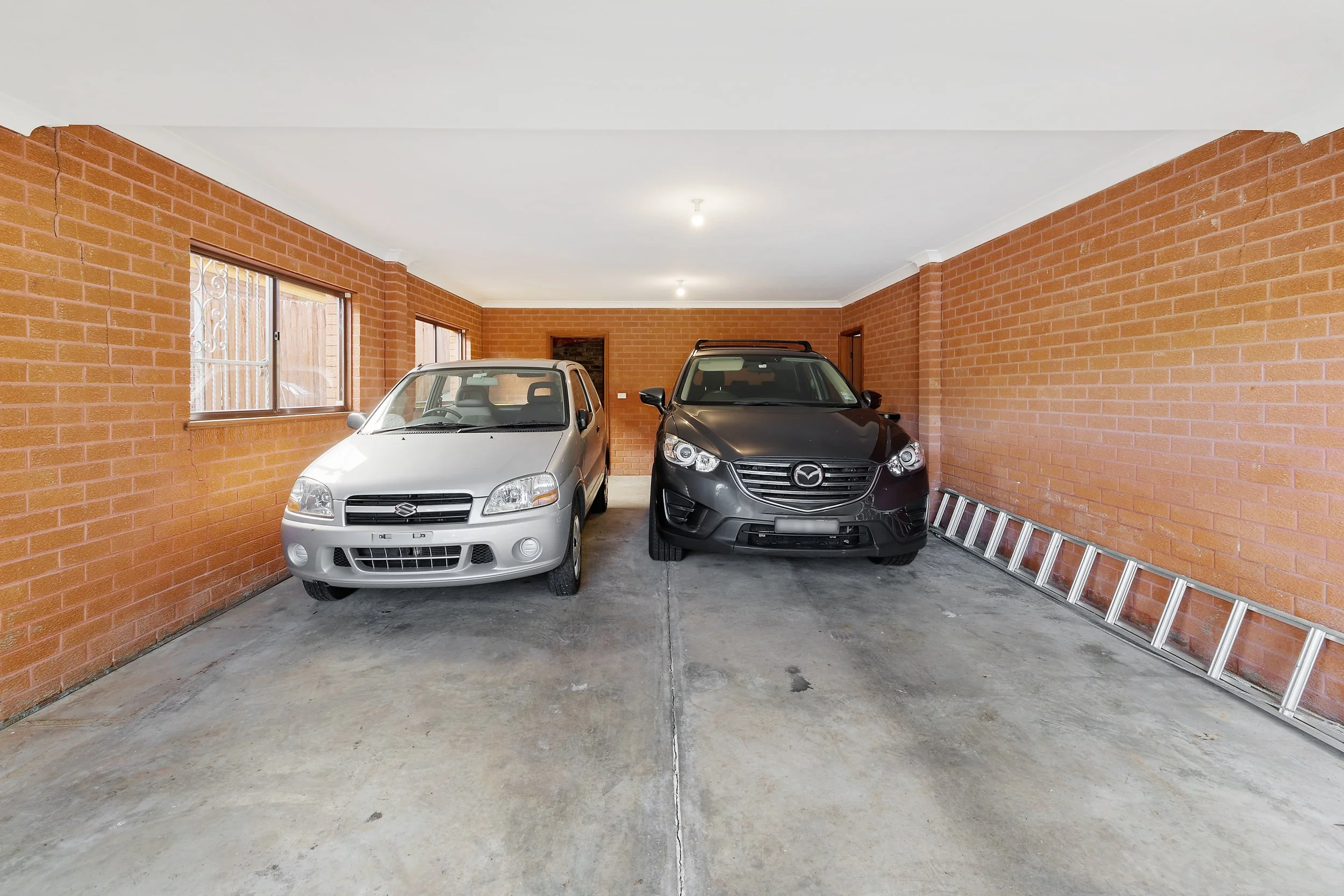 16 Garage.jpg