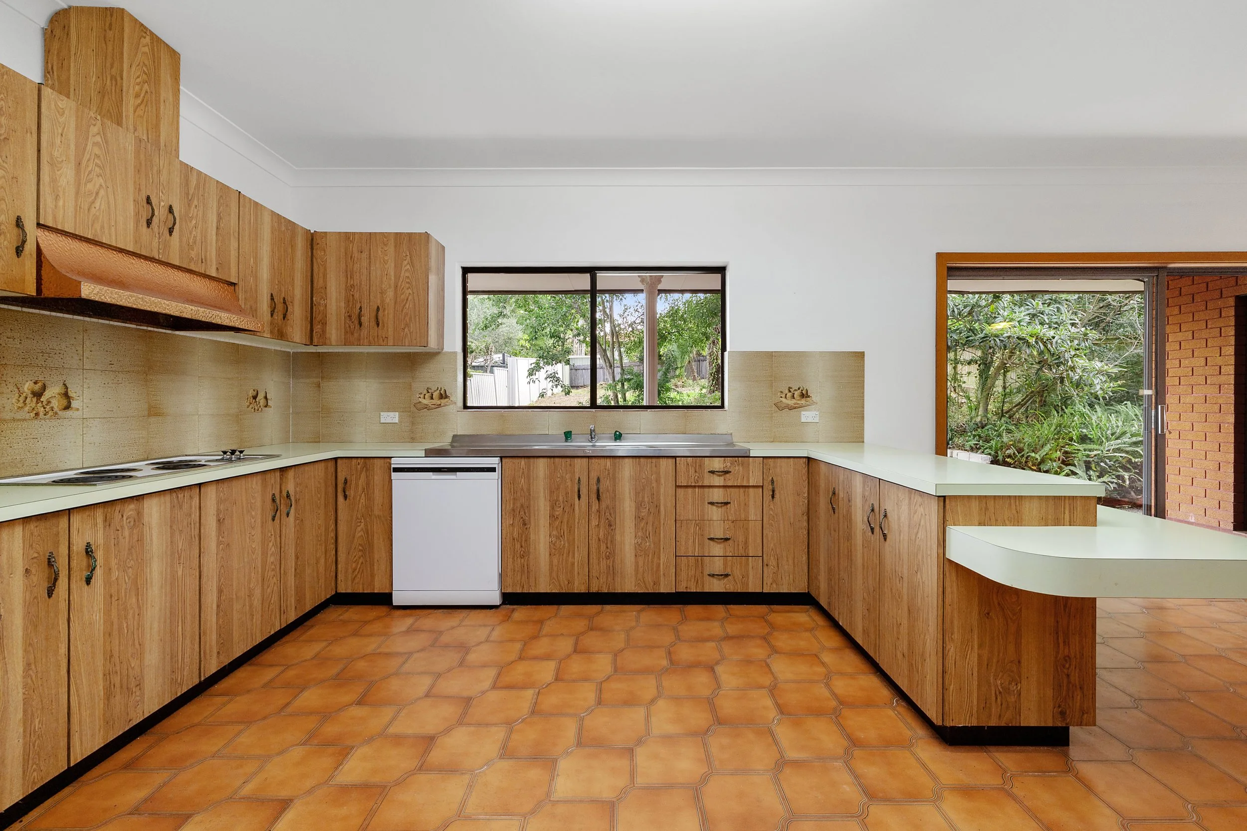 5 Kitchen.jpg