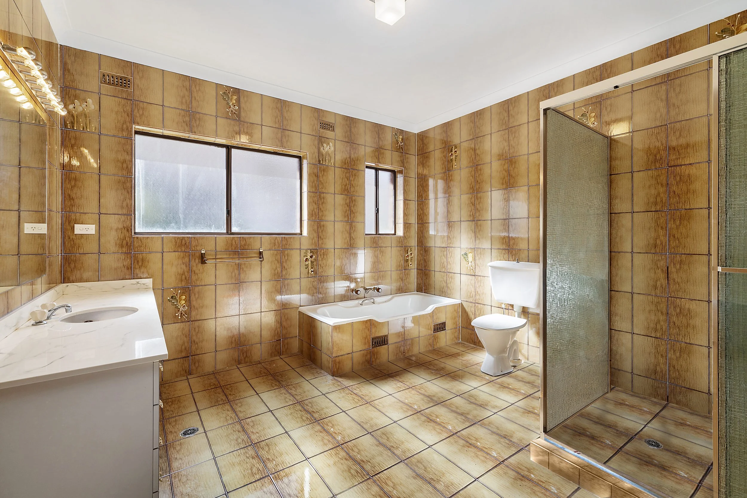 8 Bath.jpg