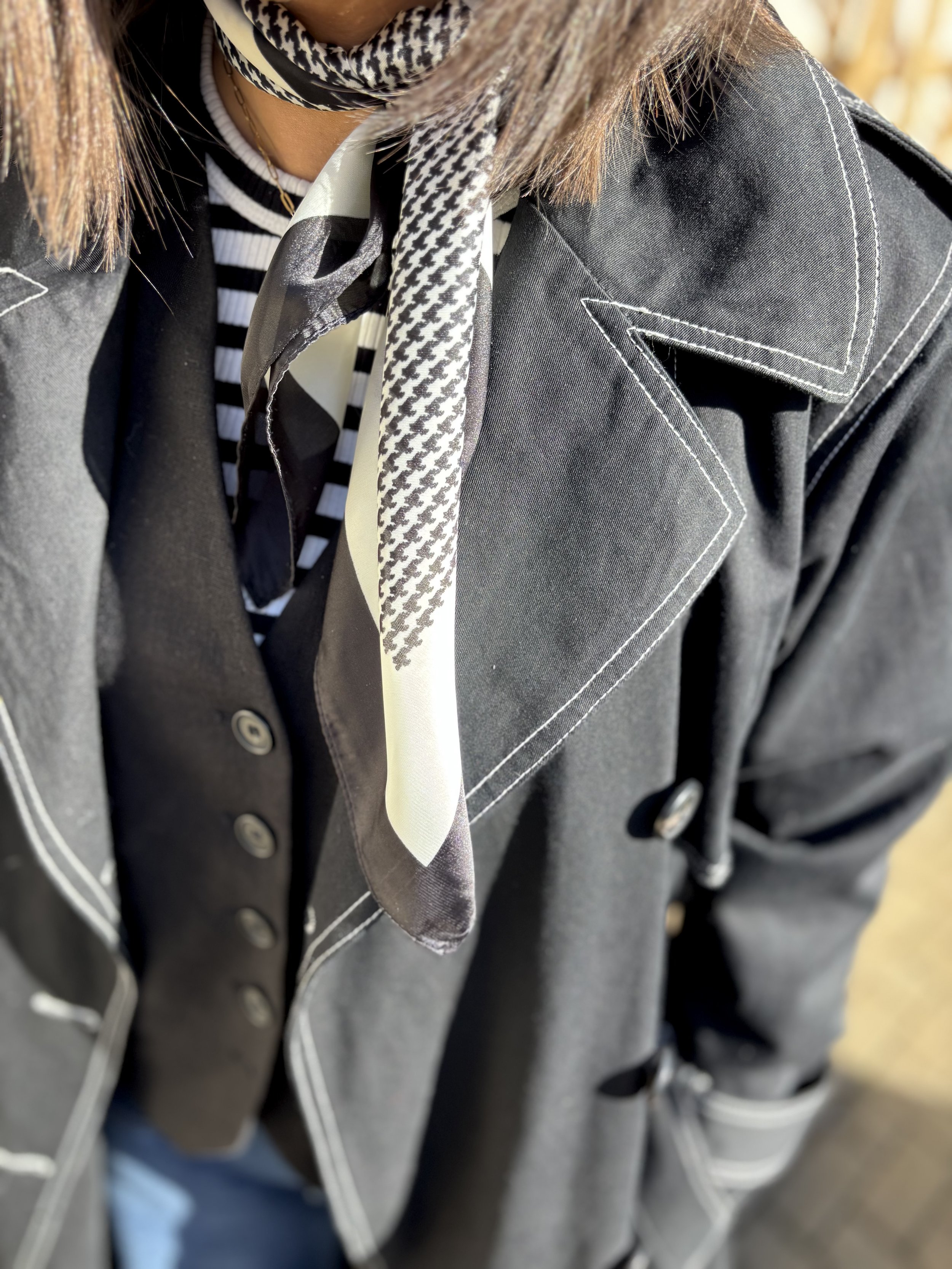 Black and cream monochrome dogtooth print satin touch neck scarf.