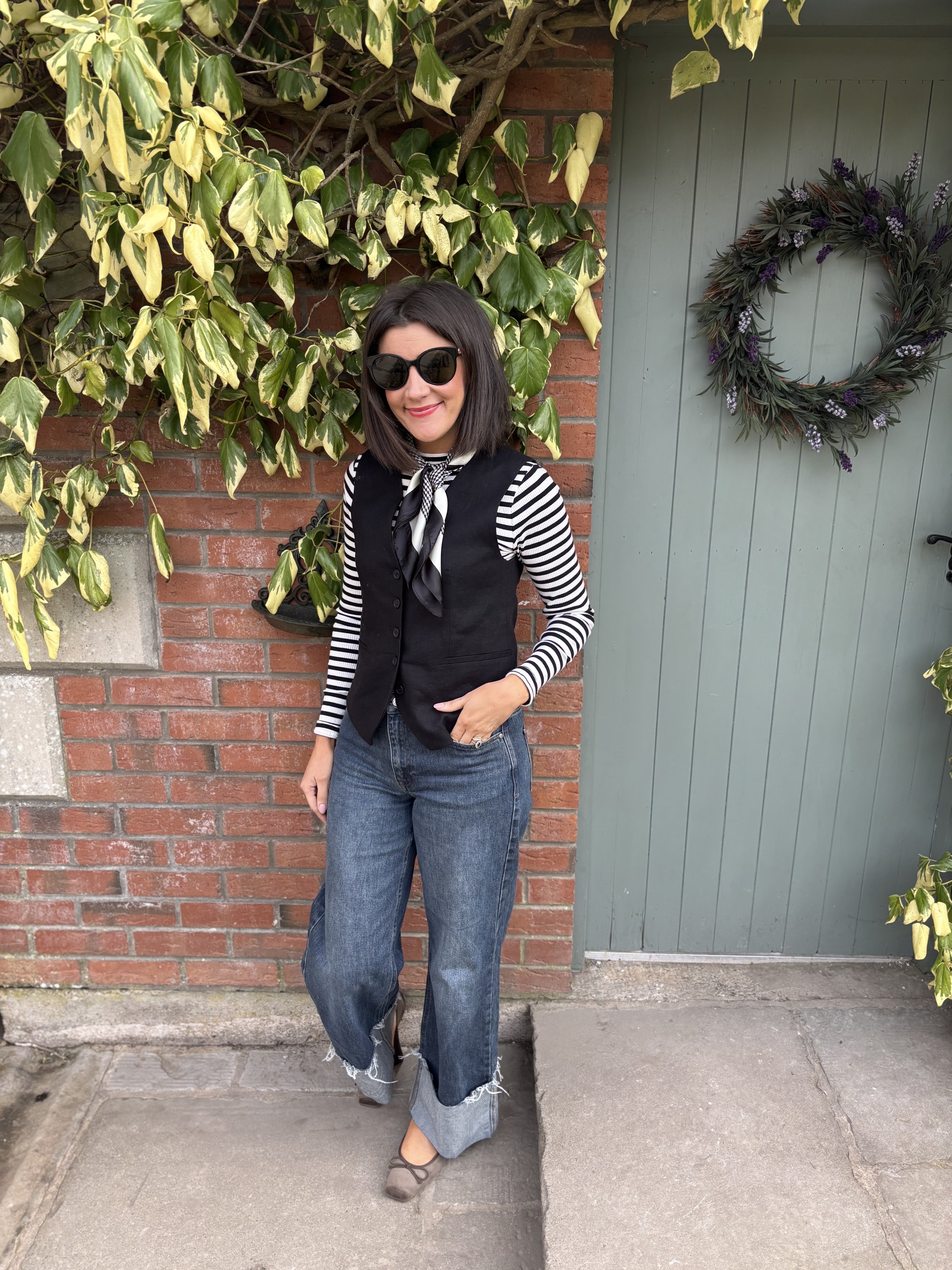 Black and cream monochrome dogtooth print satin touch neck scarf.