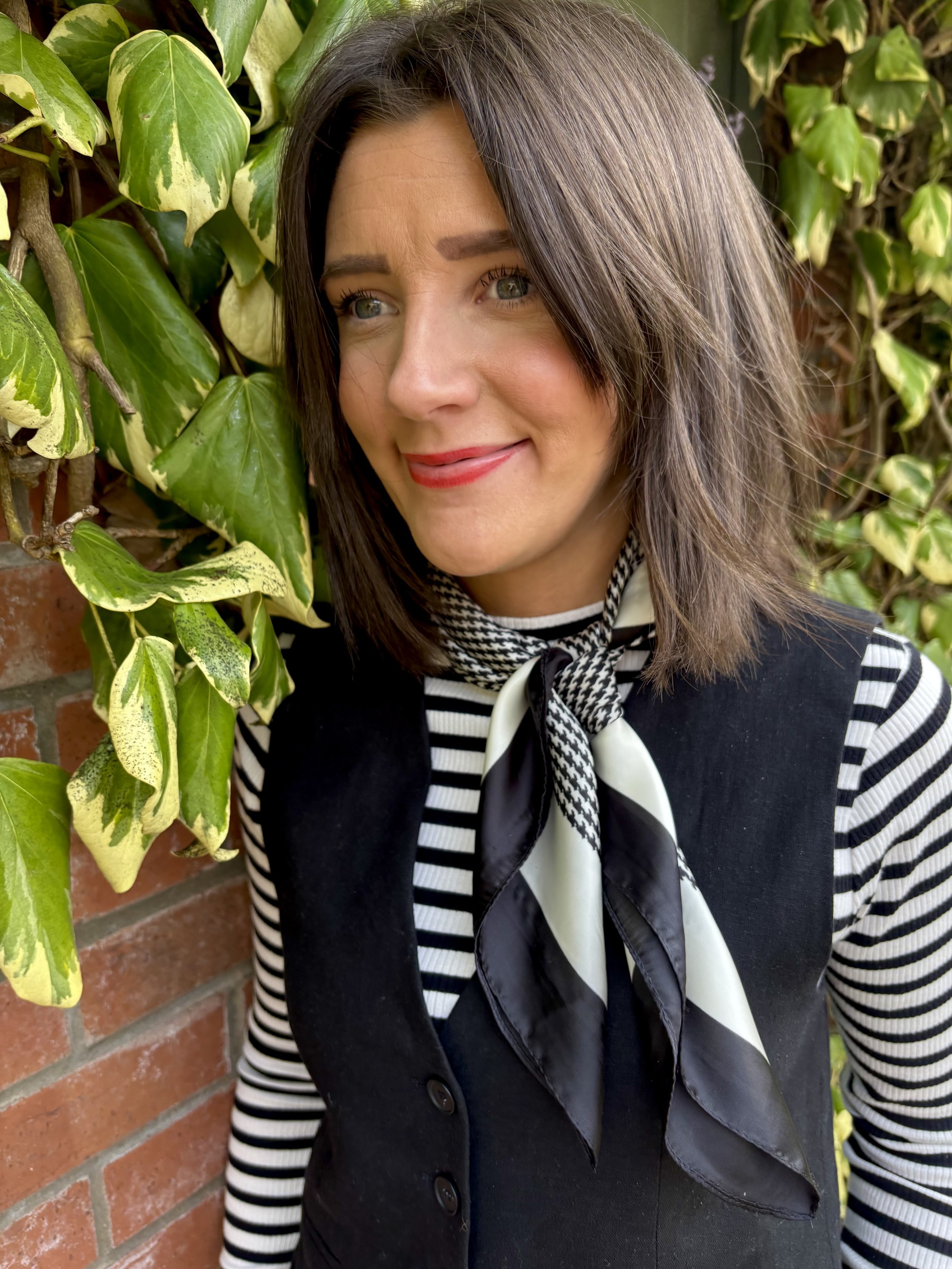 Black and cream monochrome dogtooth print satin touch neck scarf.