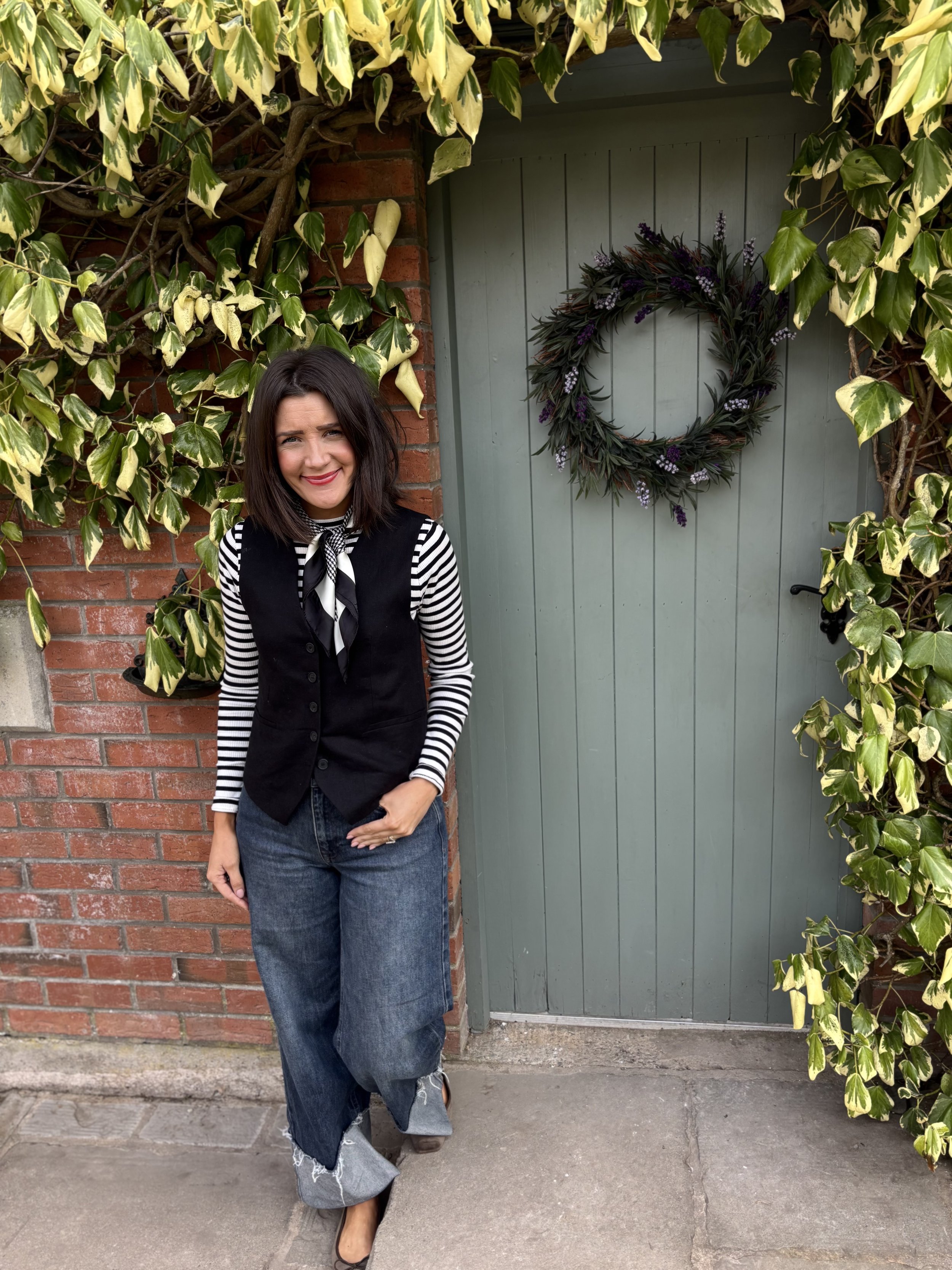 Black and cream monochrome dogtooth print satin touch neck scarf.
