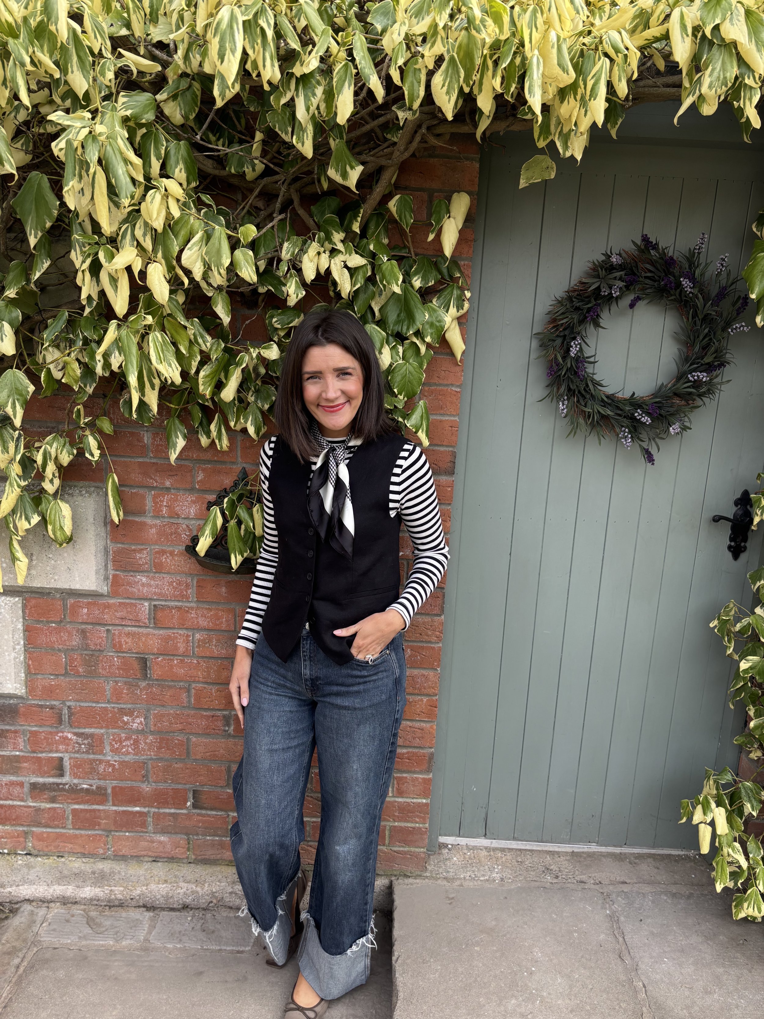 Black and cream monochrome dogtooth print satin touch neck scarf.