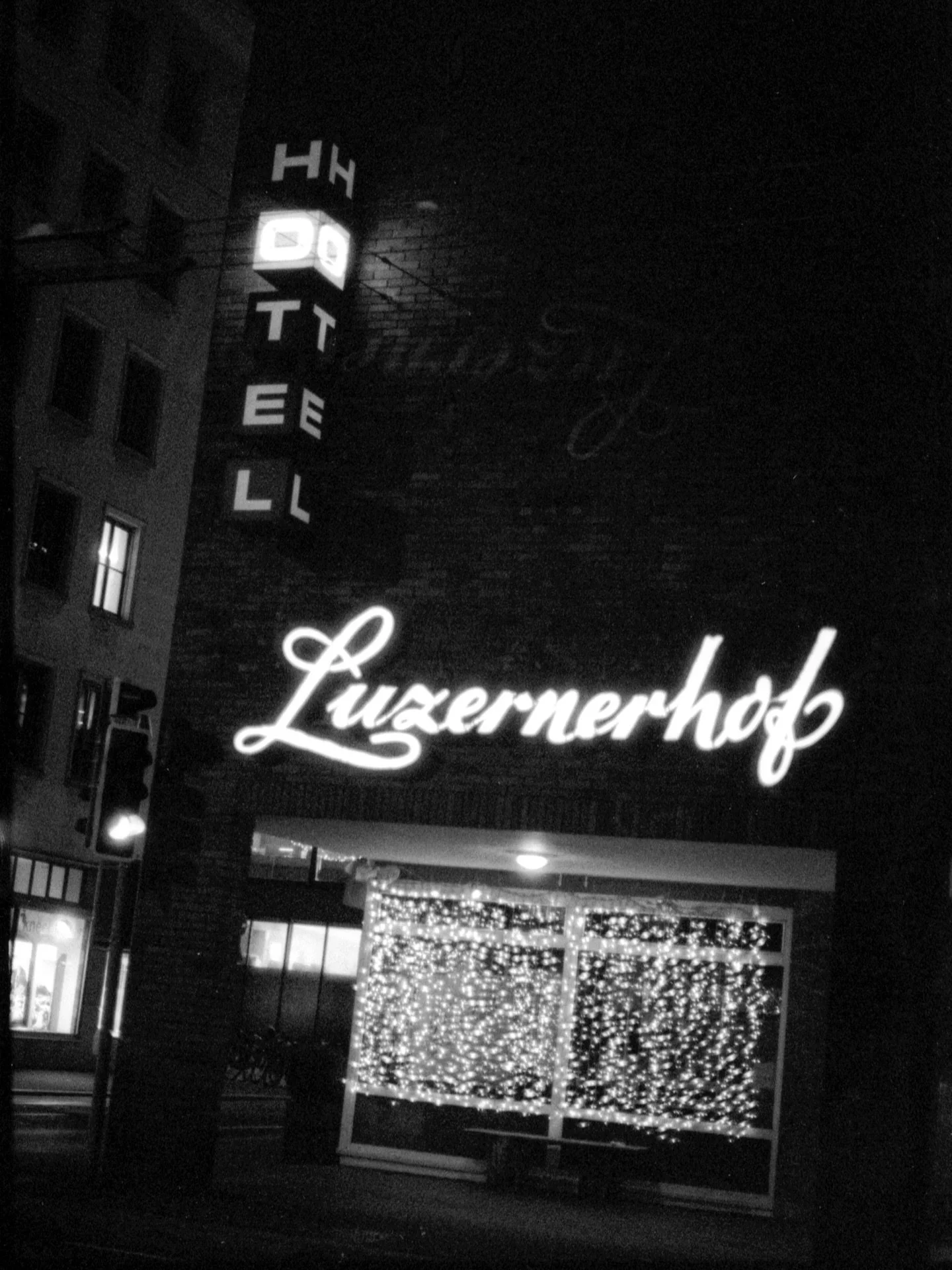 from the last roll of film of the year 
walk home / Fabian drawing Nali / Kunstmuseum