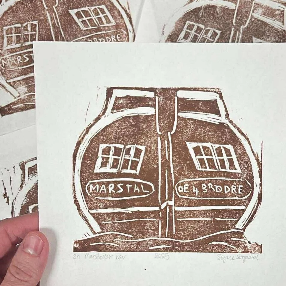 Vintertiden giver rum til sidegesj&aelig;fter s&aring;som studiet af en vaske&aelig;gte marstaller r&oslash;v - @signesoegard har lavet et tryk efter vores smag ;)