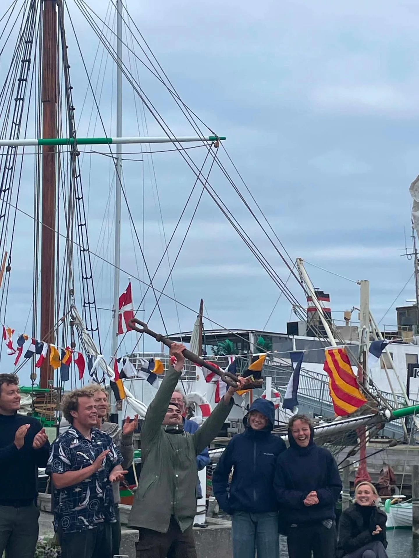 Aftenen sluttede i teltet hos &AElig;r&oslash; Harmonika Festival hvor vores alles &ldquo;Marstal Sm&aring;borgerlige&rdquo; optr&aring;dte. 
Tak for musikken.