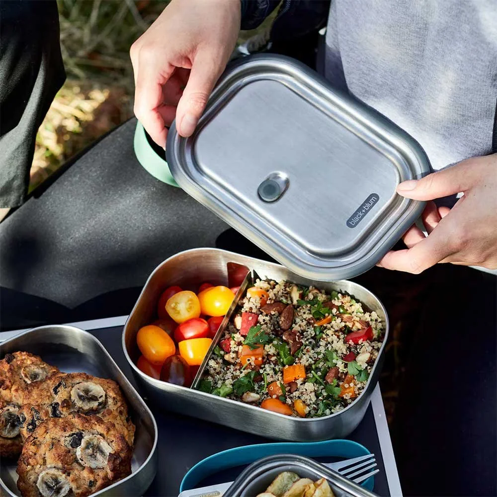 black-blum-large-steel-lunch-box-lifestyle01.jpg