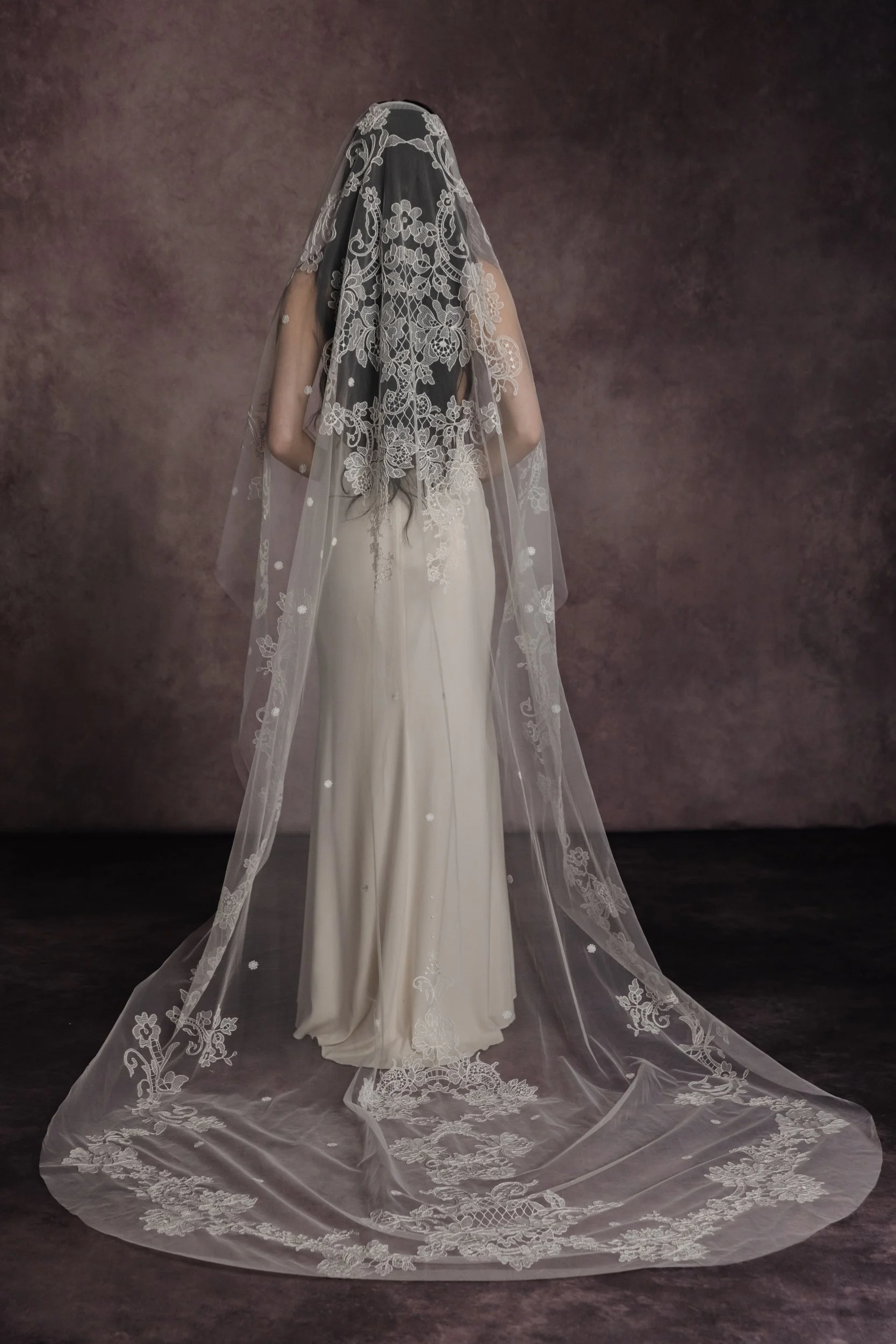 HEIRLOOM IVORY VEIL