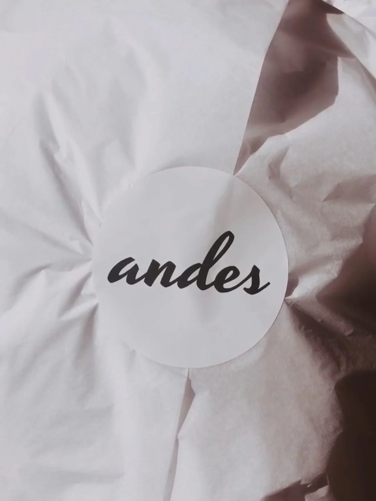 Where comfort meets style ✨

Our handmade cushions and cozy throws are made to turn everyday spaces into something amazing 🤍