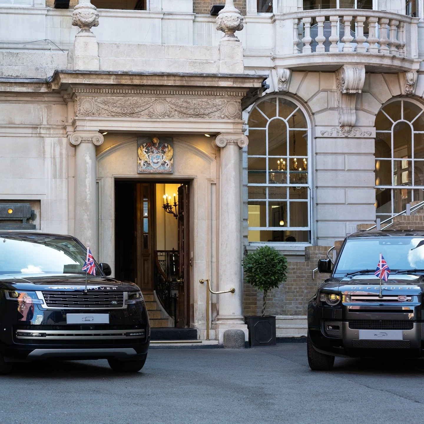 Parked in prestige. 

Union Jack flying. 
Engines ready. 
Elegance unmatched. 

#SixParkPlace #ROSL #BritishIcons #LandRover #DefenderStyle #RangeRoverPower #bestofbritish #venue #mayfair #london