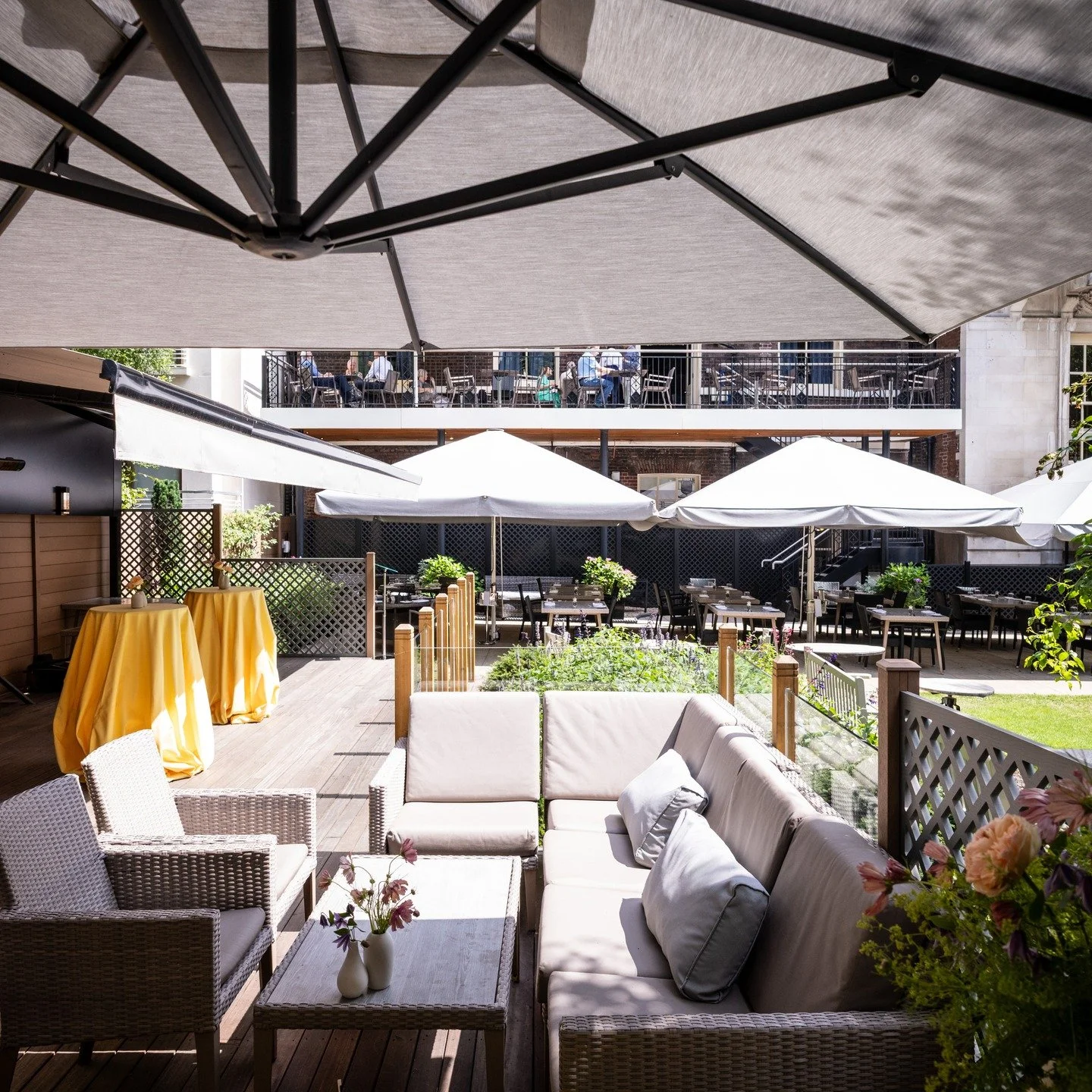 UMBRELLAS PLEASE ⛱️

Grateful for golden evenings, fine company, and the timeless charm of our hidden St James's retreat.

#SixParkPlace #LondonEvents #MayfairElegance #GardenSoir&eacute;e #LondonSummer #summerparty #eventprofs #venue #heatwave #lond