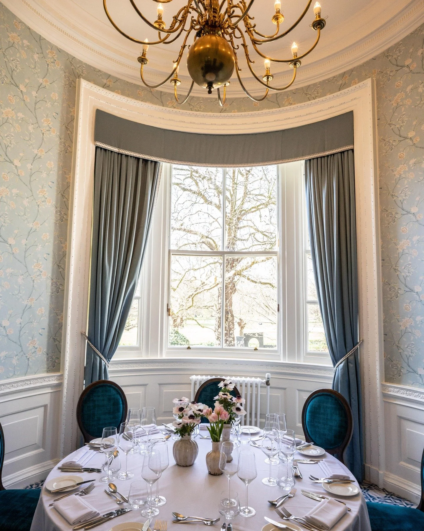 PRIVATE DINING ROOM 

Not just a room, a moment waiting to be remembered.

🌿 Views of Green Park
🏛 Heritage and character
⏳ Intimate and timelessly elegant

The Park Room 📍 St James's, London

#sixparkplace #PDR #heritage #meetingroom #venue #mayf