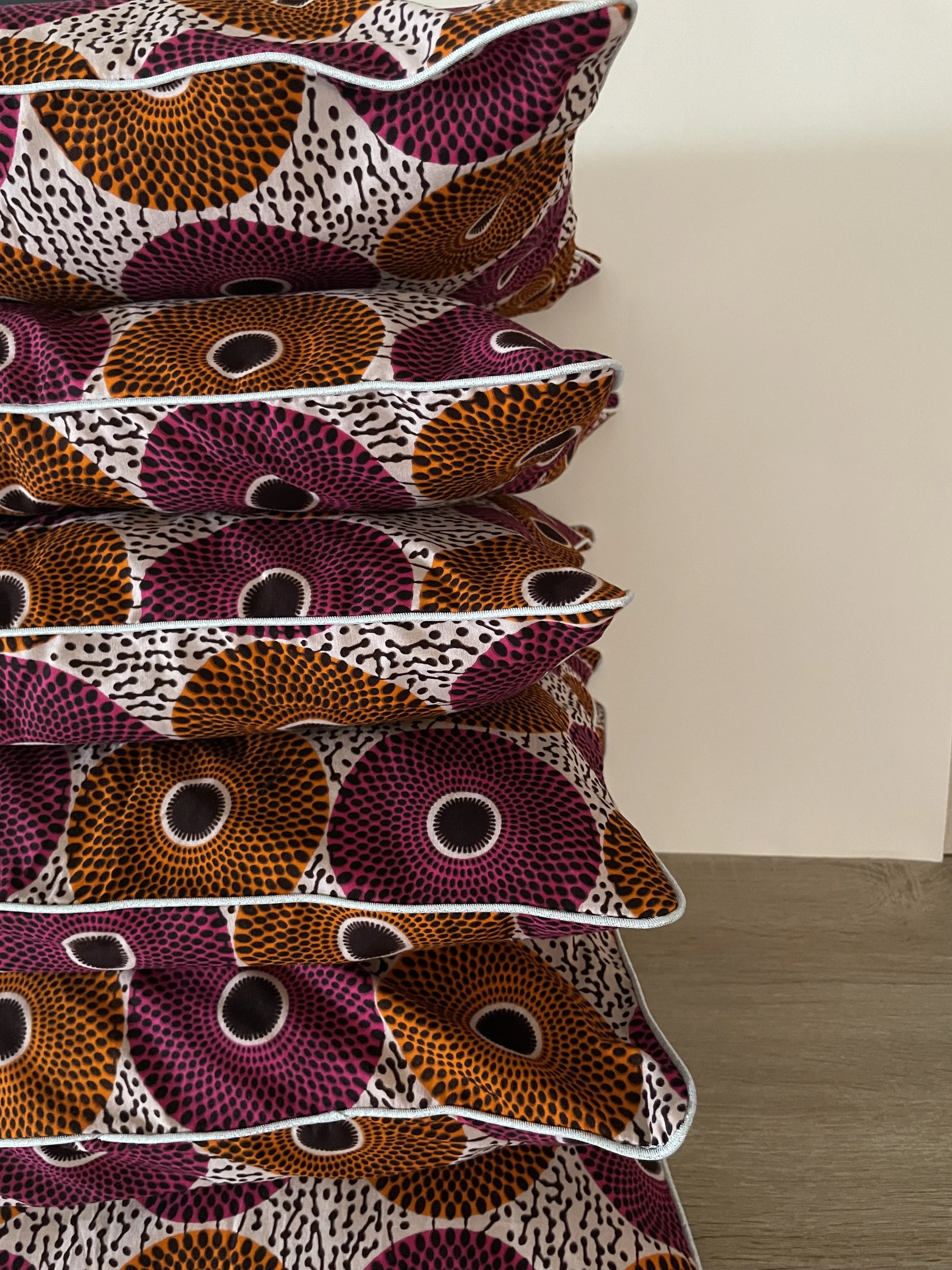 Disques rose et orange - Exemple avec mes coussins