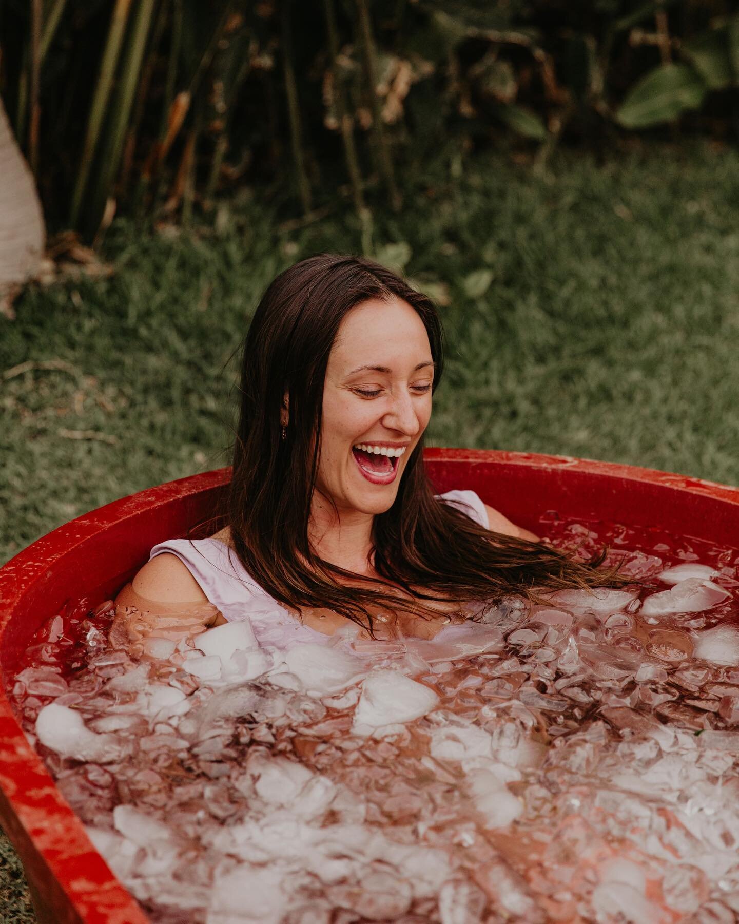 5 Benefits of an Ice Bath Experience: 

1- Ice baths can help your muscles recover after a hard workout or practice. 
2- It can improve sleep.
3- It can boost your mental health. 
4- It can work as an immunity booster. 
5 -It can help with skin probl