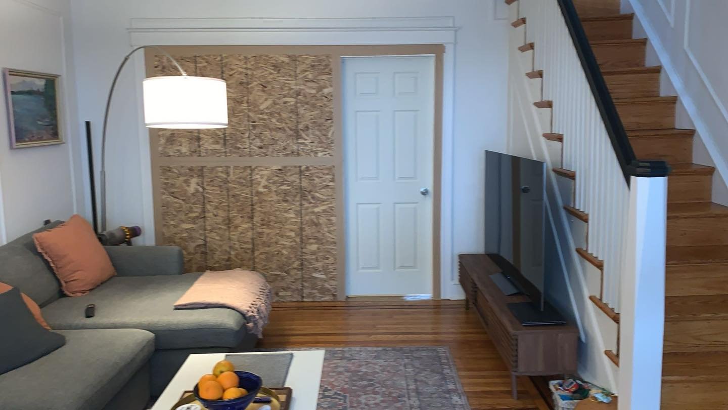 Redefining construction standards, one key at a time! 🔑✨ Unlike other companies, at Castro Builders, we take your peace of mind seriously. During more major projects, our approach includes building temporary construction walls equipped with a single