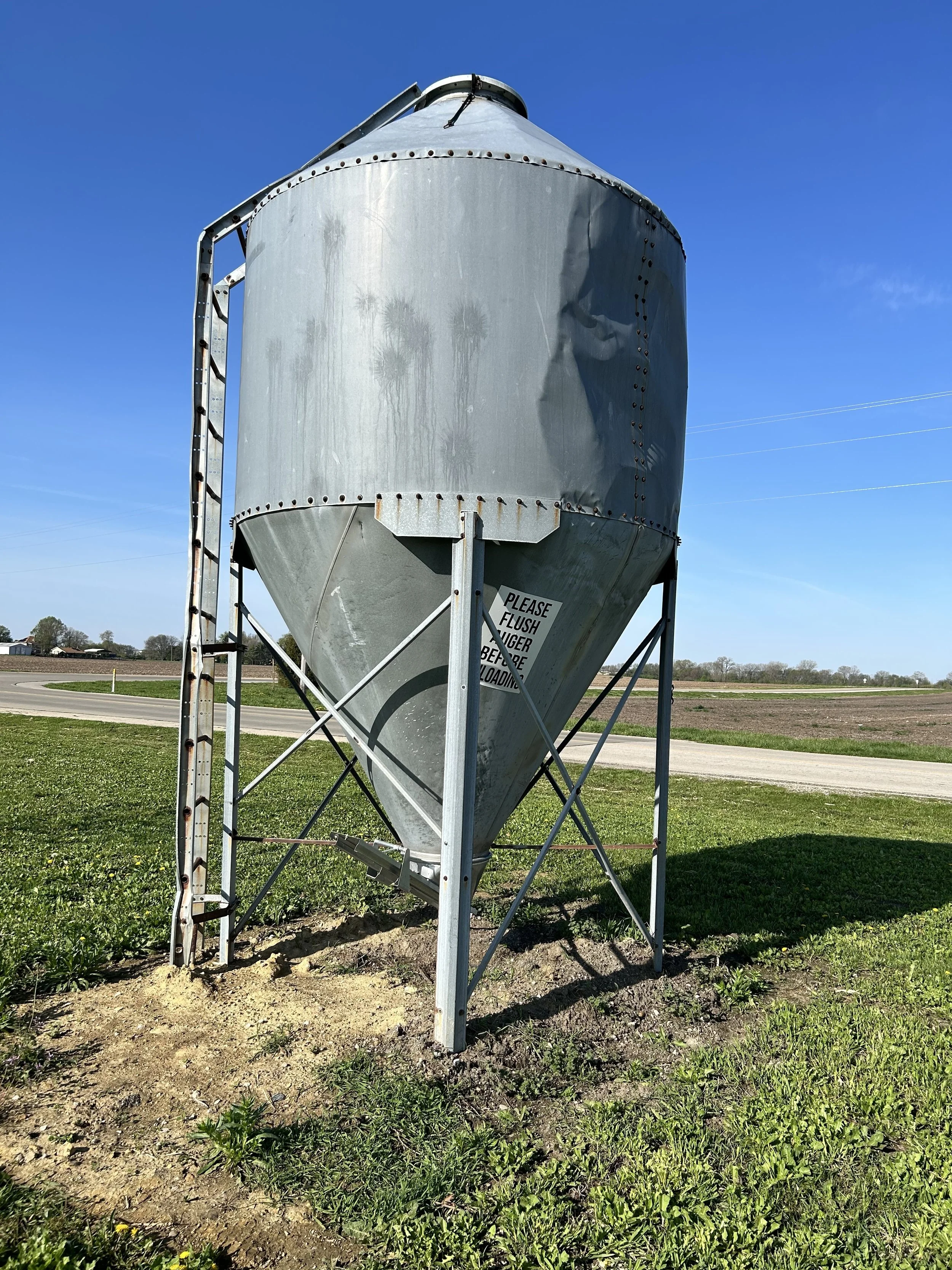 Original Silo before mural was added 