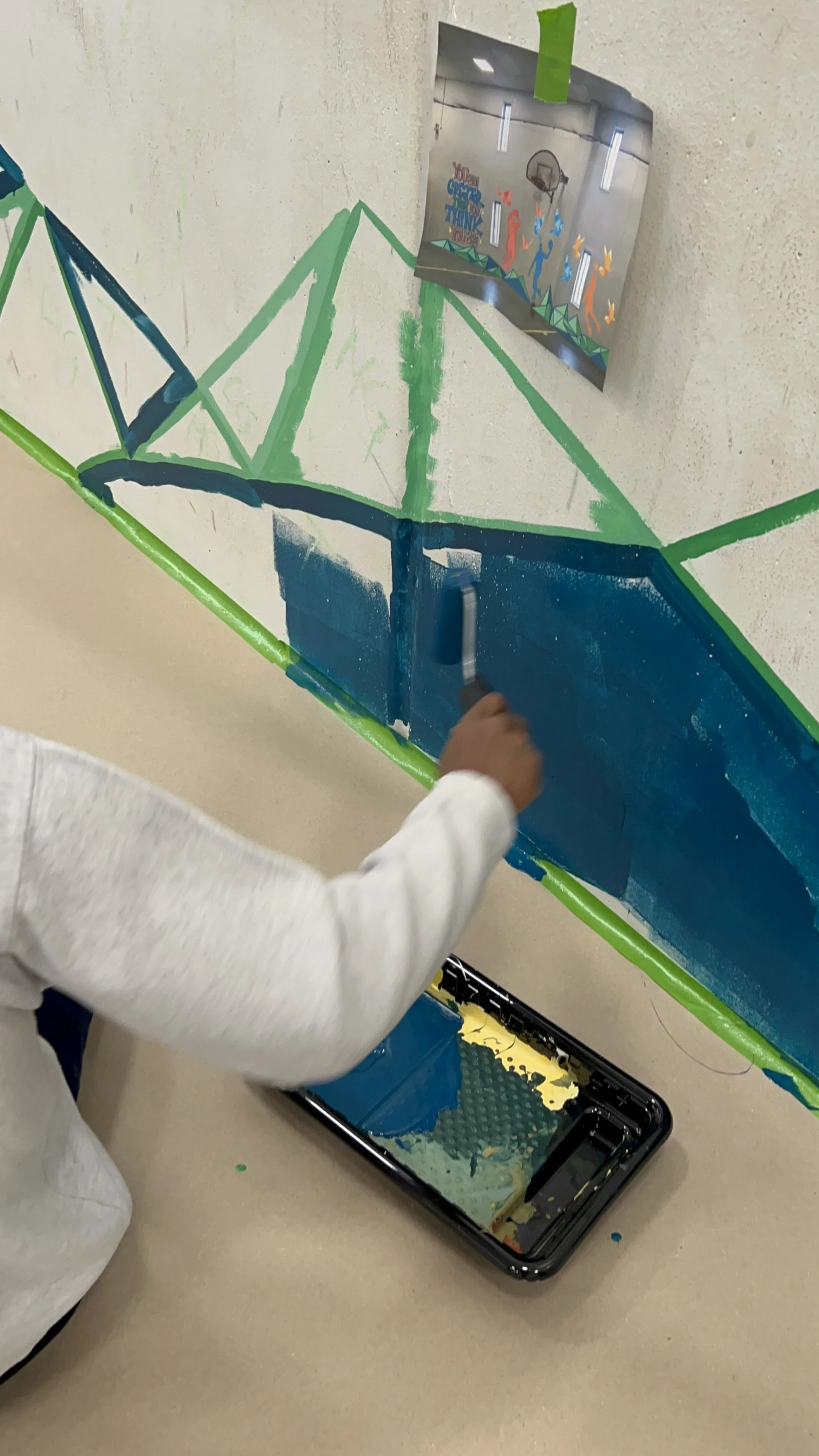 painting with kids at Juvenile Detention Center Collaborative Murals by Leslie Kimble Art, Illinois