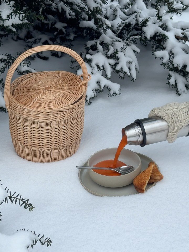 Solo date idea: pack some soup in a thermos, pair with a couple of grilled cheese sandwiches, and head to your nearest forest to enjoy them. 

🍅