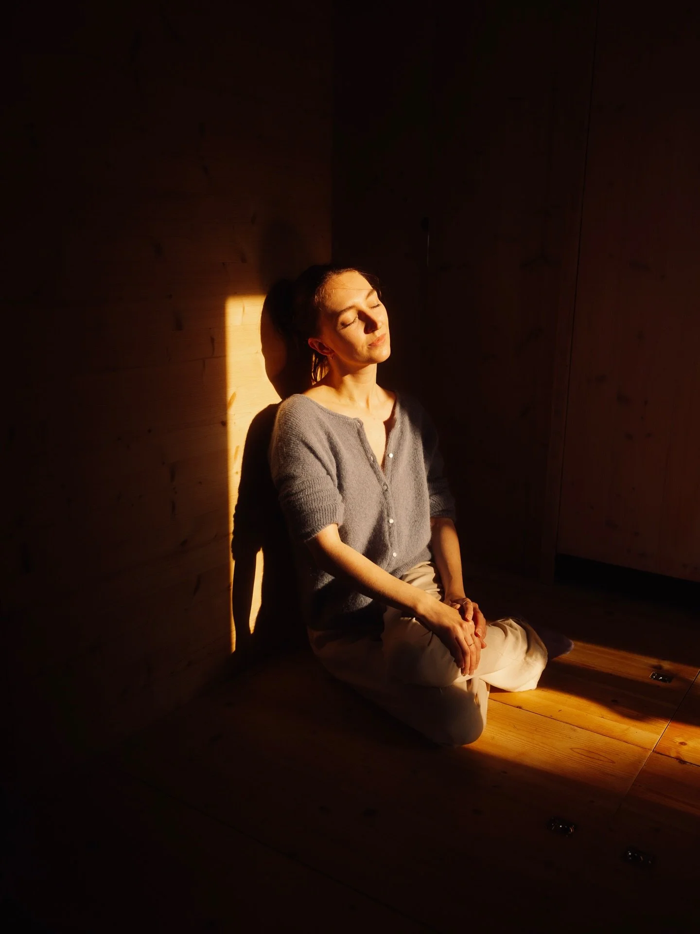 Stretch. Roll. Yawn. Dream!
The year has finally turned.
Welcome the air of spring, the returning light. Nap with windows slightly open.

Have a lovely spring equinox. 💋

/ photos by @joonaslinkola