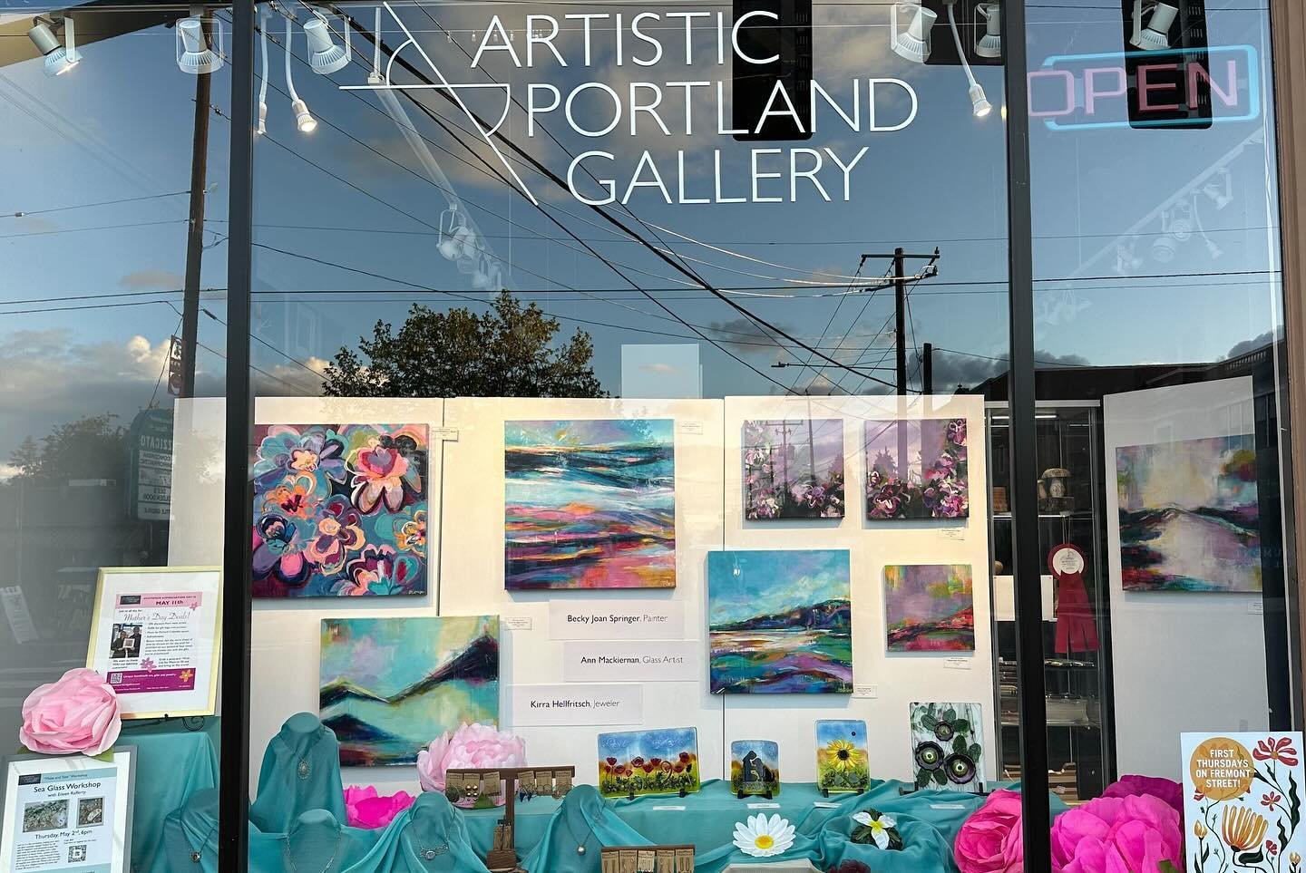 Hey hey hey! I&rsquo;m one of the featured artists in the @artisticportland window this month! 

You&rsquo;re invited to join us for First Thursdays on Fremont Street on 5/2 from 4-8pm. Have a beverage, listen to live music, see the new display, meet