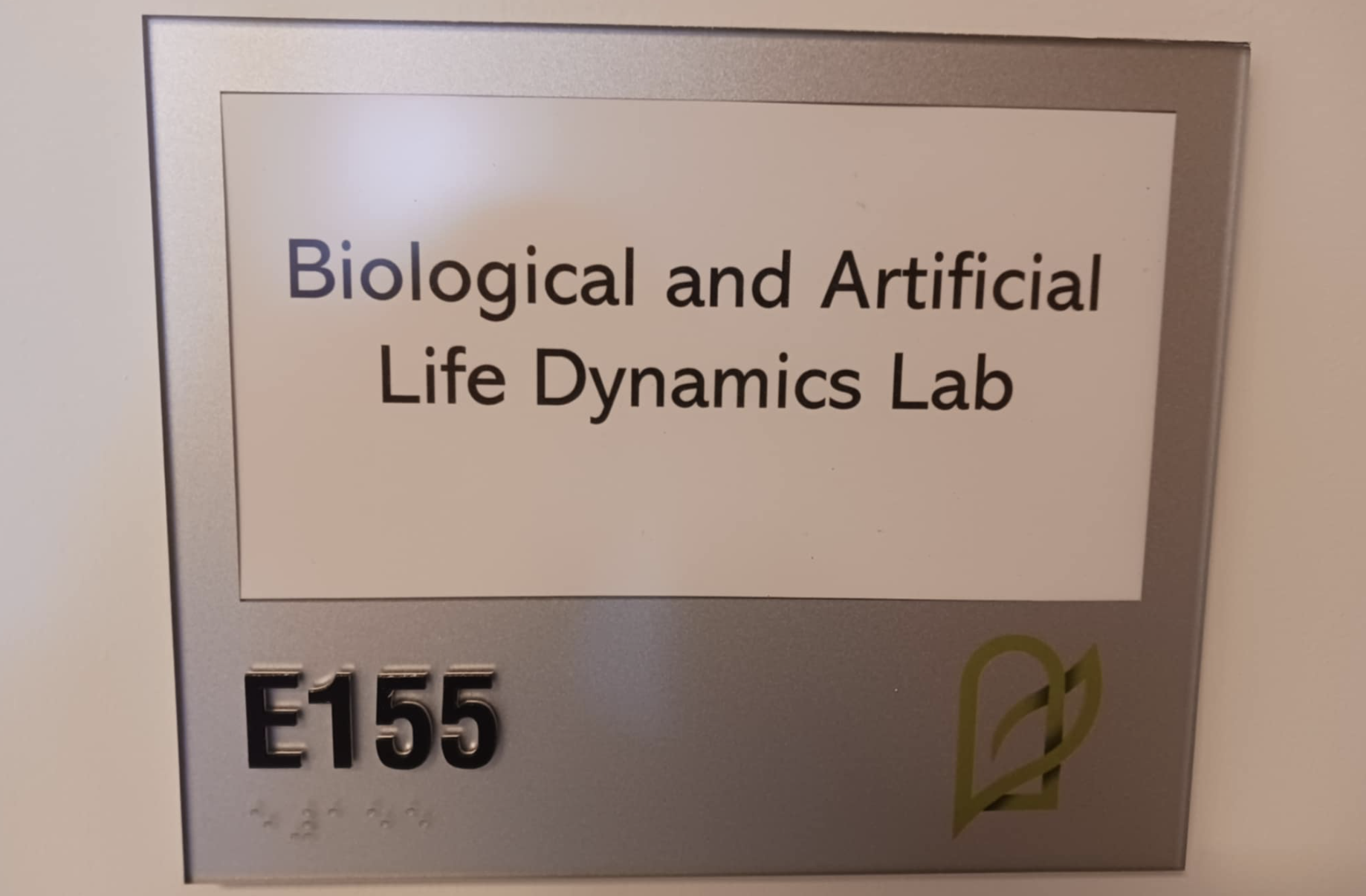 [Work in progress] We run two main experimental labs: one focused on the biophysics of natural life, and the other on the robophysics of synthetic life. But beyond that, we are open to exploring any experiment (or theory) that sparks our curiosity!
