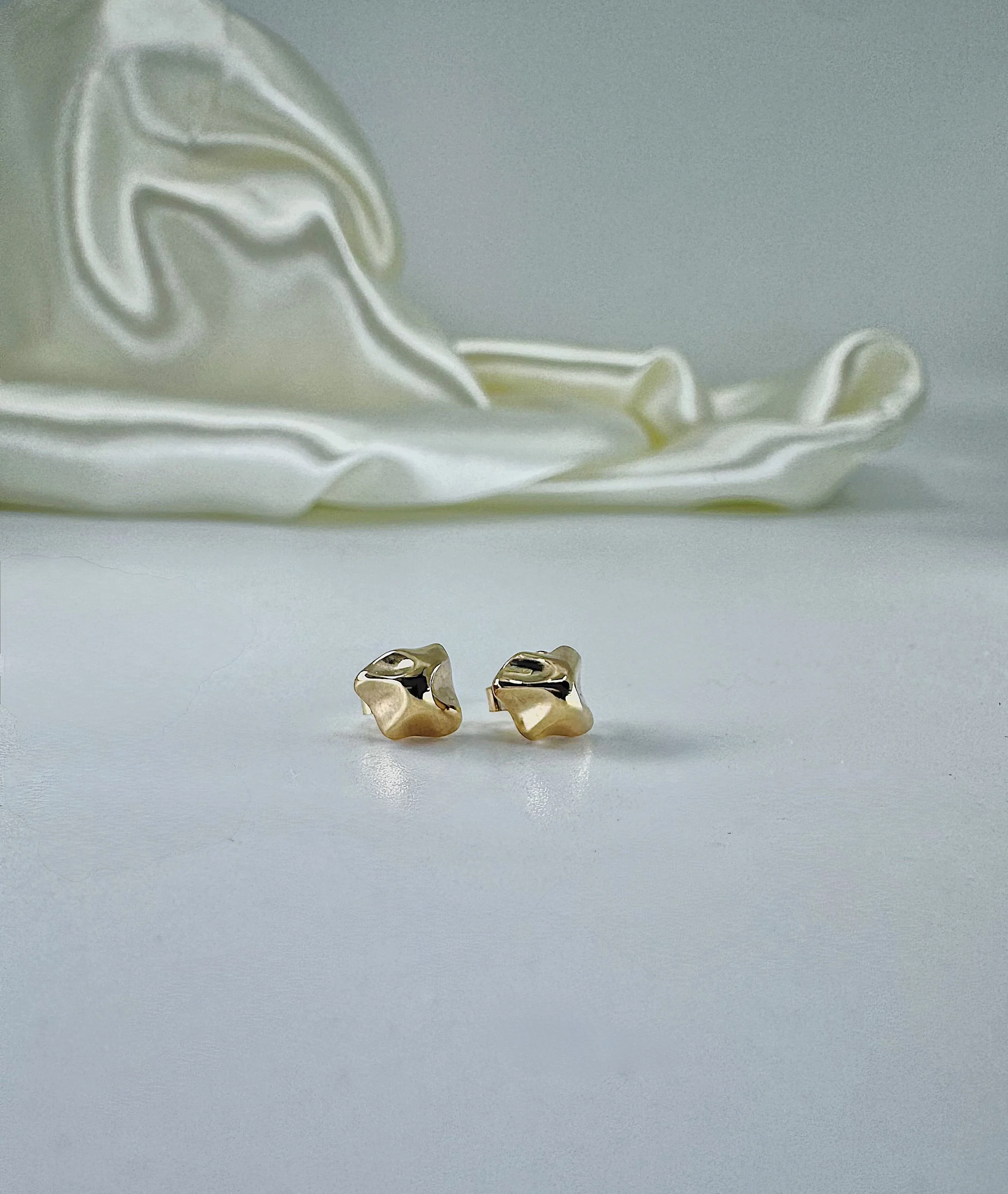 Mauna Stud Earrings