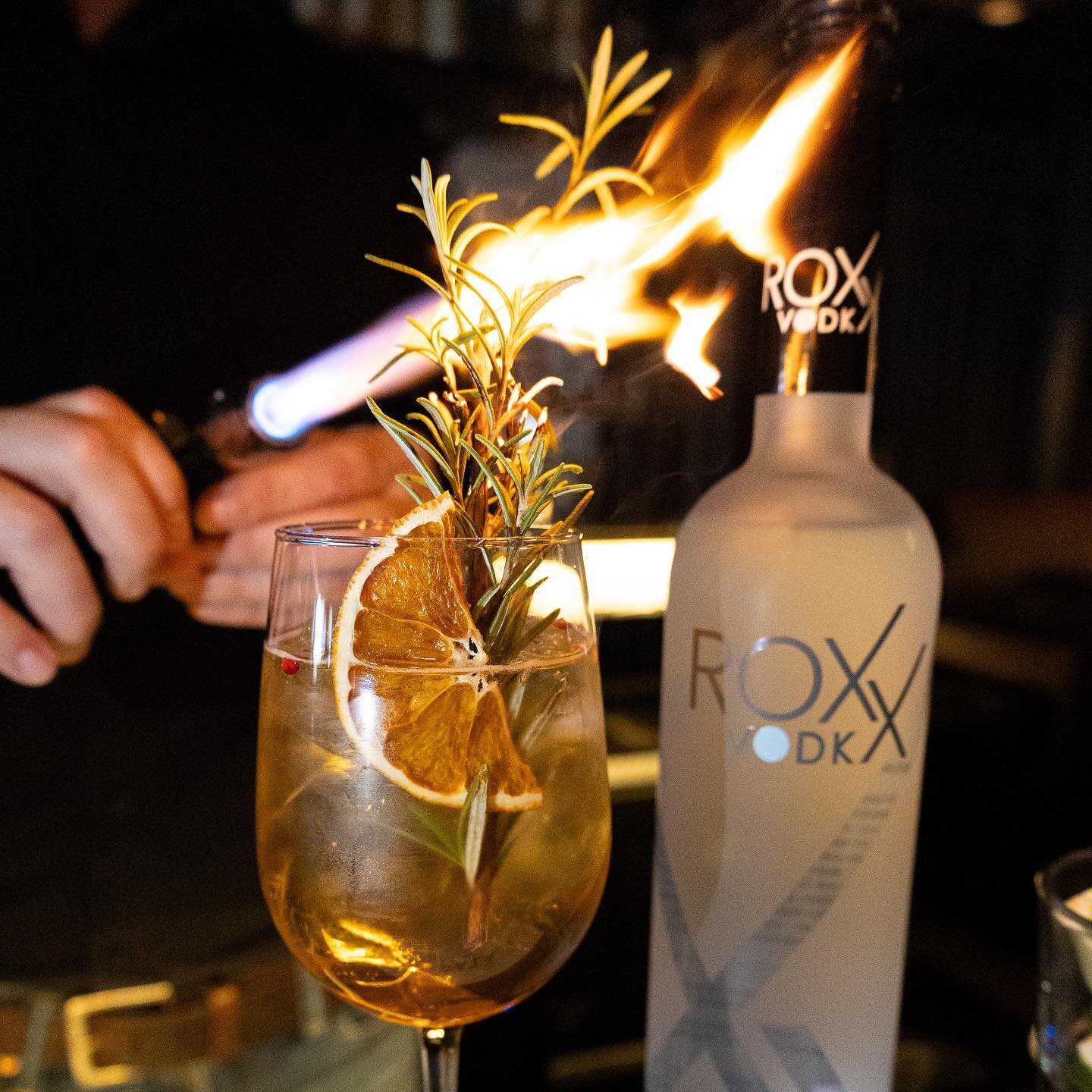 Sparks flying for PA&rsquo;LA&rsquo;s new signature cocktail, Siesta Traviesa. Made with ROXX Vodka, white port, amaro, prosecco + rosemary, set aflame for an irresistible aroma. Add some heat to your evenings with this new drink. 😍🔥🍸