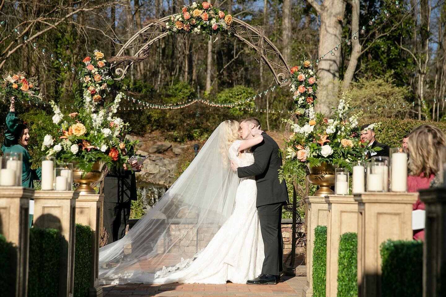 Happy St. Patrick&rsquo;s Day! We hope you are lucky in love 🍀 

If you&rsquo;re ready to say &ldquo;I do,&rdquo; we have the perfect place to make all your dreams come true! Click the link in our profile to schedule your tour.

Photo: @auroraphotoa