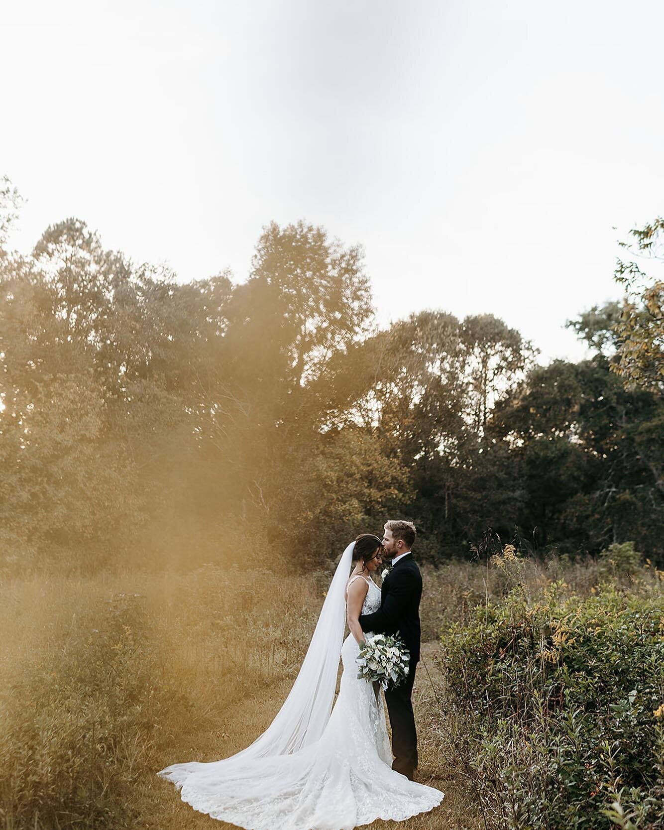 Happy St. Patrick&rsquo;s Day! May your love be forever golden {hour}.

Photo: @moonstone.photo
Venue: @vinewoodevents
Flowers + Decor: @adedesignstudio Catering + Service: @a_divine_event
Gown: @belfiorebridal

#vinewoodstables #goldenhour #goldenho