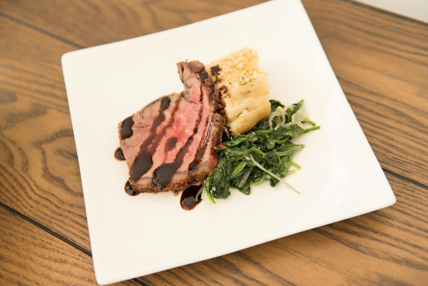 Happy St. Patrick&rsquo;s Day 🍀 
The Irish are known for meat and potatoes and we must say, you can&rsquo;t go wrong with that combination! One  of our divine meat and potato carving station options include Brasstown Beef Strip Sirloin with Balsamic