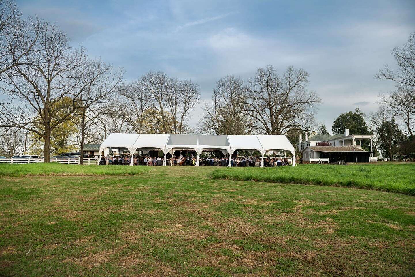 Spring looks good on the farm 🍀 
Come explore Cloverleaf Farm, a stunning, vast venue tucked away just outside of Athens, GA. Whether it&rsquo;s a wedding, social event, or corporate retreat, our experienced catering and event staff knows how to pla