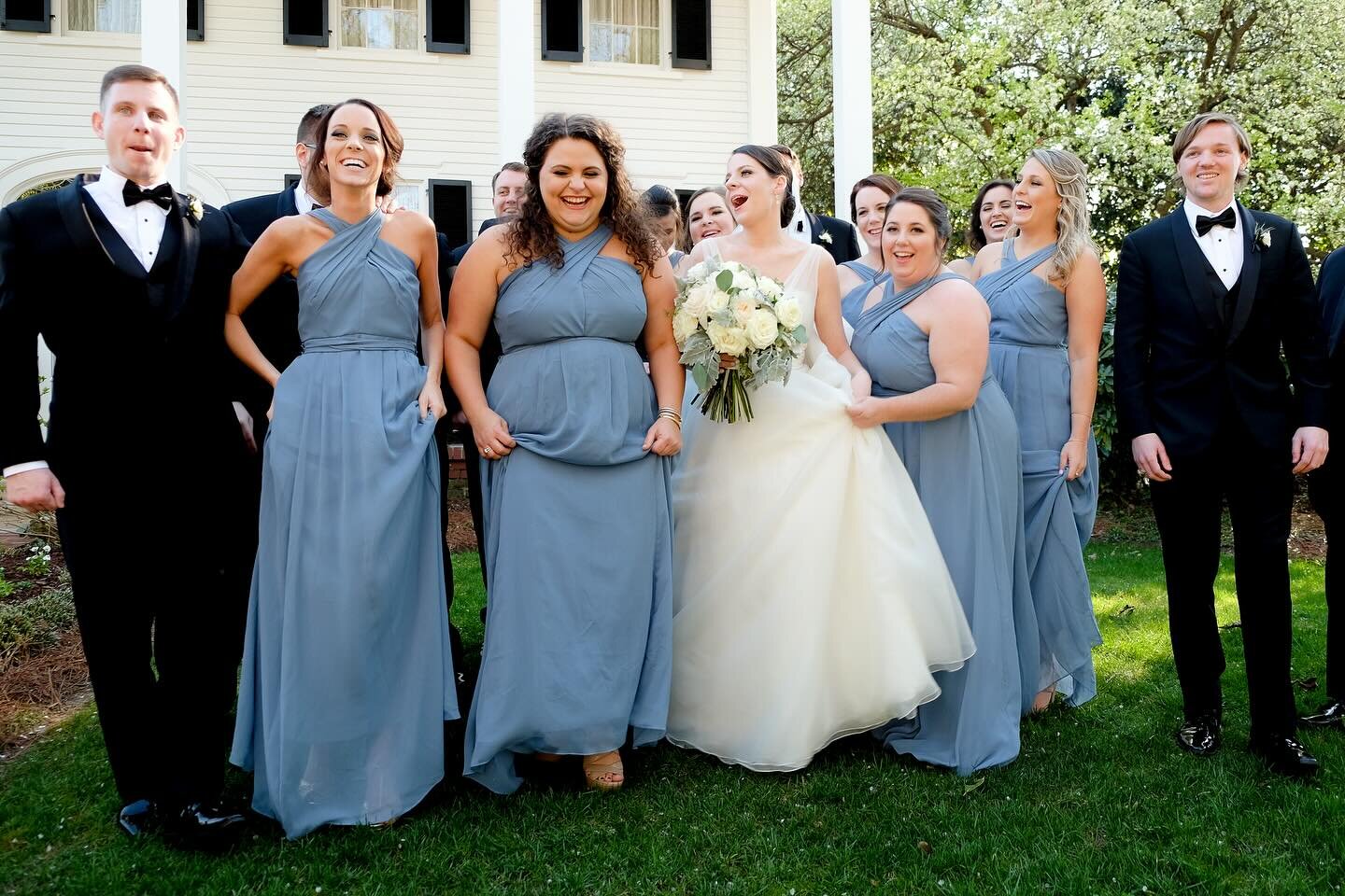 When your #MondayBlues are happy and beautiful 💙
Are you planning a classic blue and white wedding? This theme will never go out of style, much like our gorgeous venue. Click the link in our bio to schedule your tour of Flint Hill today!

Photo: @sc