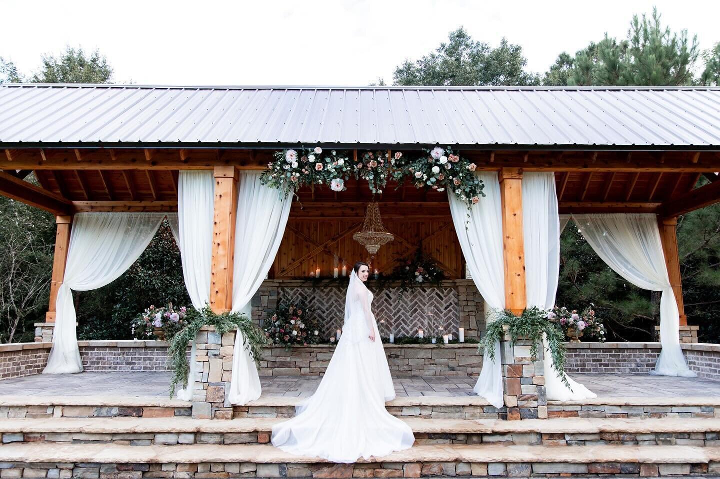 Spring brides steal the show with their blooming beauty! 💐 Delight in the magic of Vinewood Stables in Newnan, GA, where every moment feels like a fairytale come true.

Photo: @tiffanydawsonphotography 
Venue: @vinewoodevents
Flowers + Decor: @adede