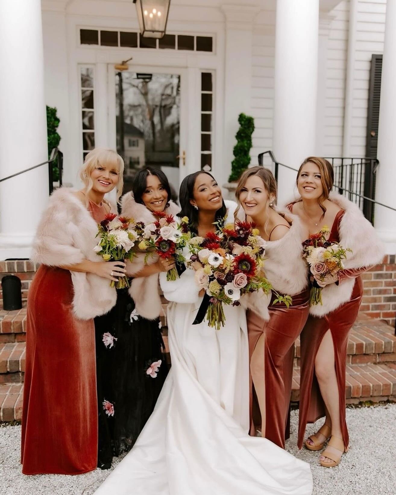 Today&rsquo;s temps had us wanting to get cozy like this gorgeous bride and her stunning girl gang! Winter weddings have their own vibe and this bride nailed the romantic February feeling with the rich tones and textures she incorporated on her speci