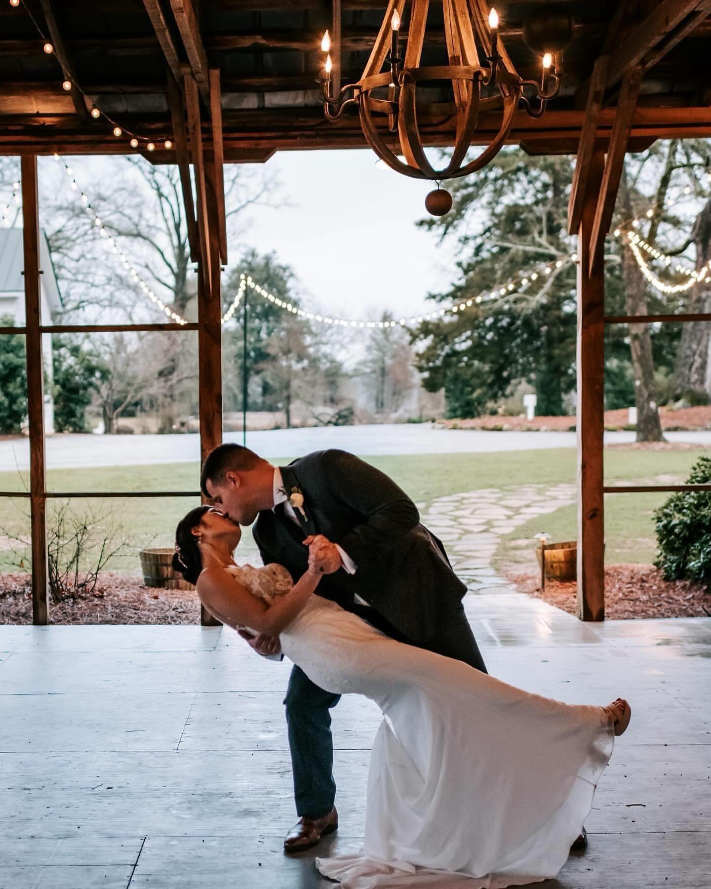 This moment. This view.
Are you considering a private last dance? We think it&rsquo;s such a romantic moment. What do you think?

Photo: @renee_vanderwal_photography 
Venue: @cloverleaffarm
Floral + Decor: @adedesignstudio
Catering + Service: @a_divi
