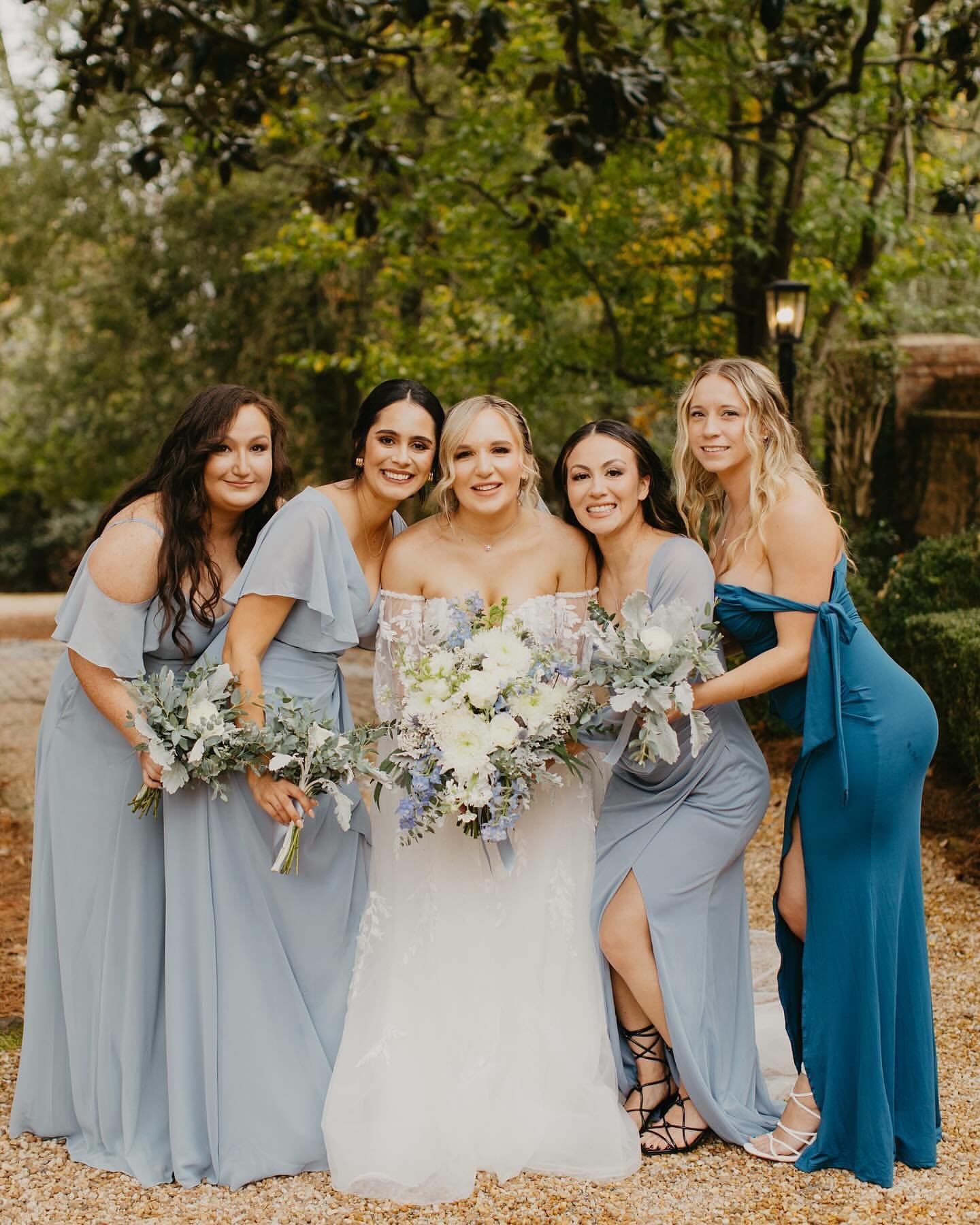Keeping the #MondayBlues at bay with thoughts of beautiful wedding days 💙
We still have some 2024 dates available, so if you&rsquo;re ready to say &ldquo;I do!&rdquo; click the link in our bio to request more info today!

Photo: @emmanuelbrooks_
Ven
