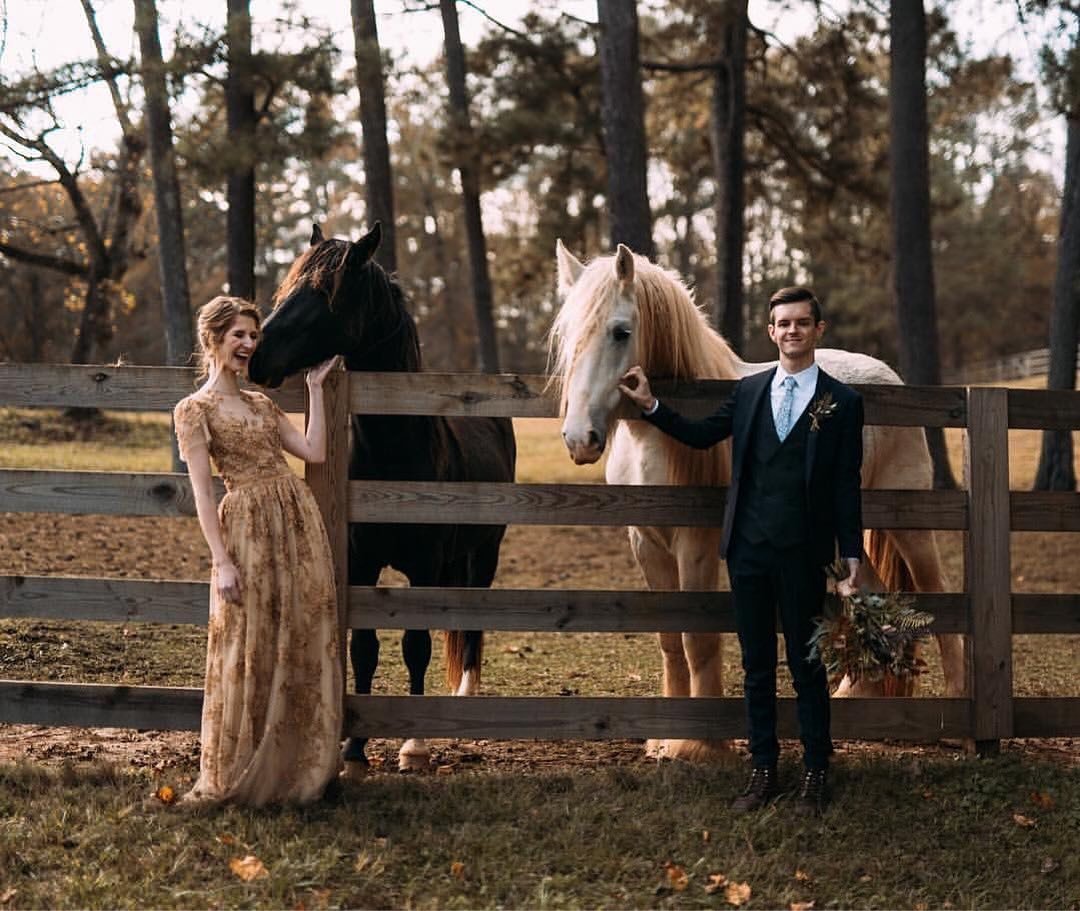 Calling all the horse lovers, are you betting on Fierceness or Forever Young? #talkderbytome

Our neighbors have stunning horses you can snuggle up to for the cherry on top of your perfect stables wedding day! If you are a horse lover or an animal lo