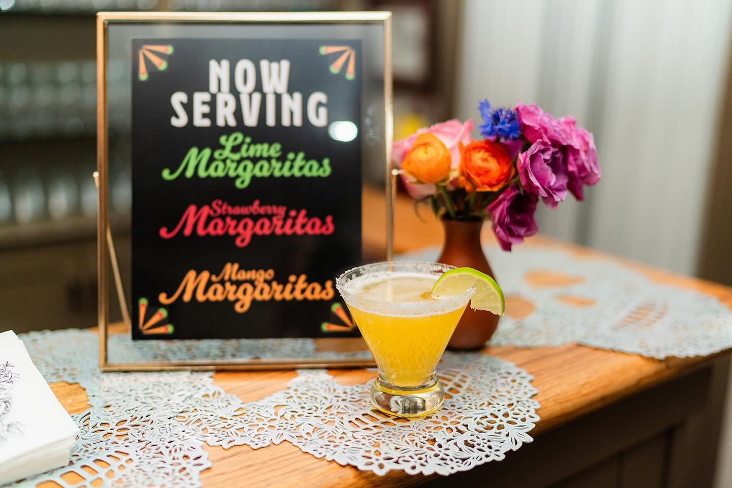 What is Cinco de Mayo without a delicious margarita?! This Mango Margarita had guests raving! Which flavor would you choose?

Photo: @mikemoonstudio
Catering + Service: @a_divine_event
Flowers + Decor: @adedesignstudio
Venue: @flinthillweddings

#adi