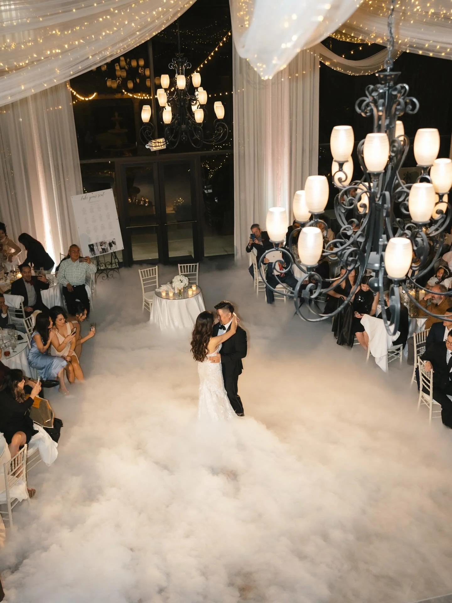 Starting the year on cloud nine ✨
A first dance that feels like floating&mdash;low-lying clouds, romantic lighting, and an unforgettable moment. At The Atrium, this modern indoor wedding venue is made for show-stopping first dances and timeless celeb