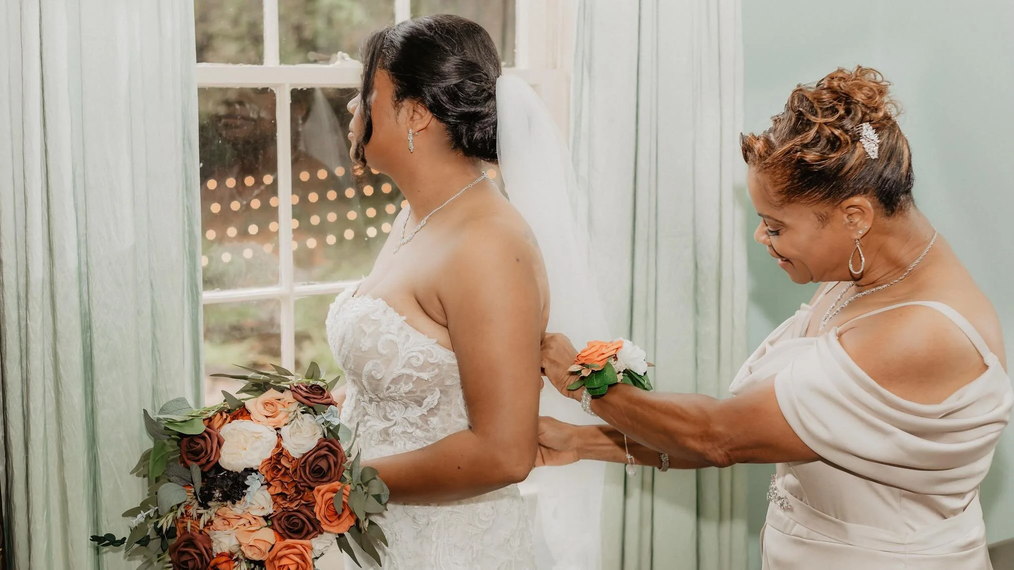 Happy Mother&rsquo;s Day to all the incredible moms and mother figures who make life&rsquo;s sweetest moments even more meaningful. 💐🤍

#mothersday #wedgewoodweddings #nataliehouse #weloveourmoms