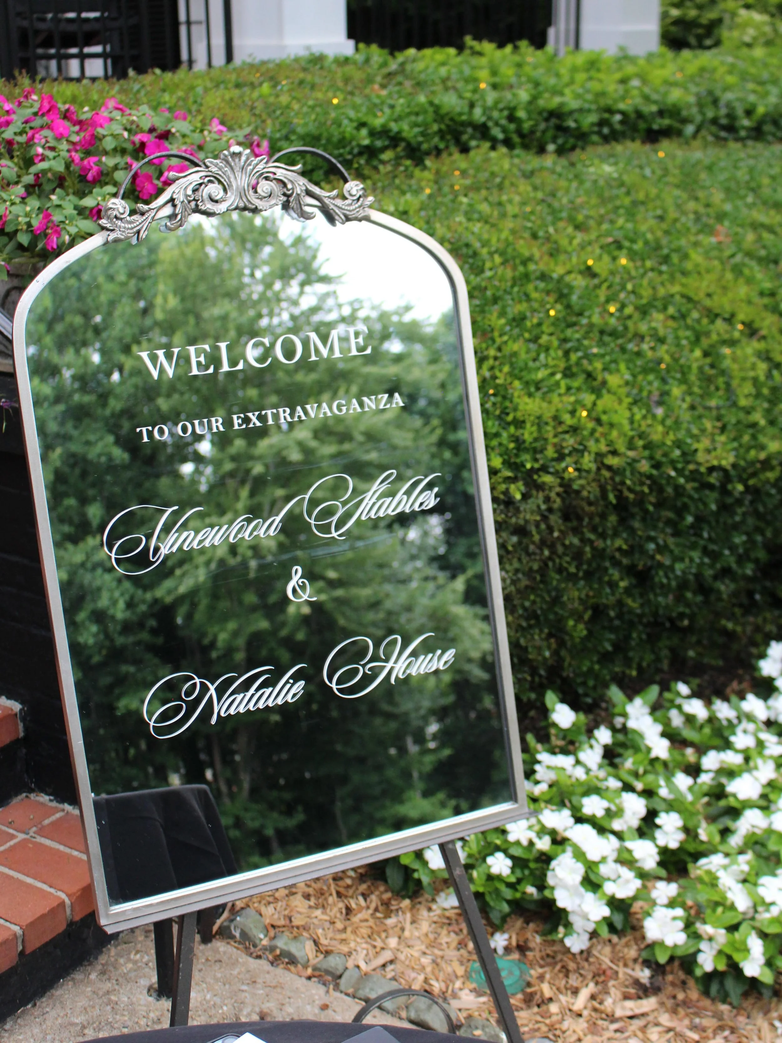 Kicking off this wedding season with our Extravaganza where our couples are invited to taste food &amp; drinks, meet the vendors, and see wedding decor inspo irl. 
&bull; 
Thank you to @vinewoodstables.wedgewood for hosting with us! We loved seeing a